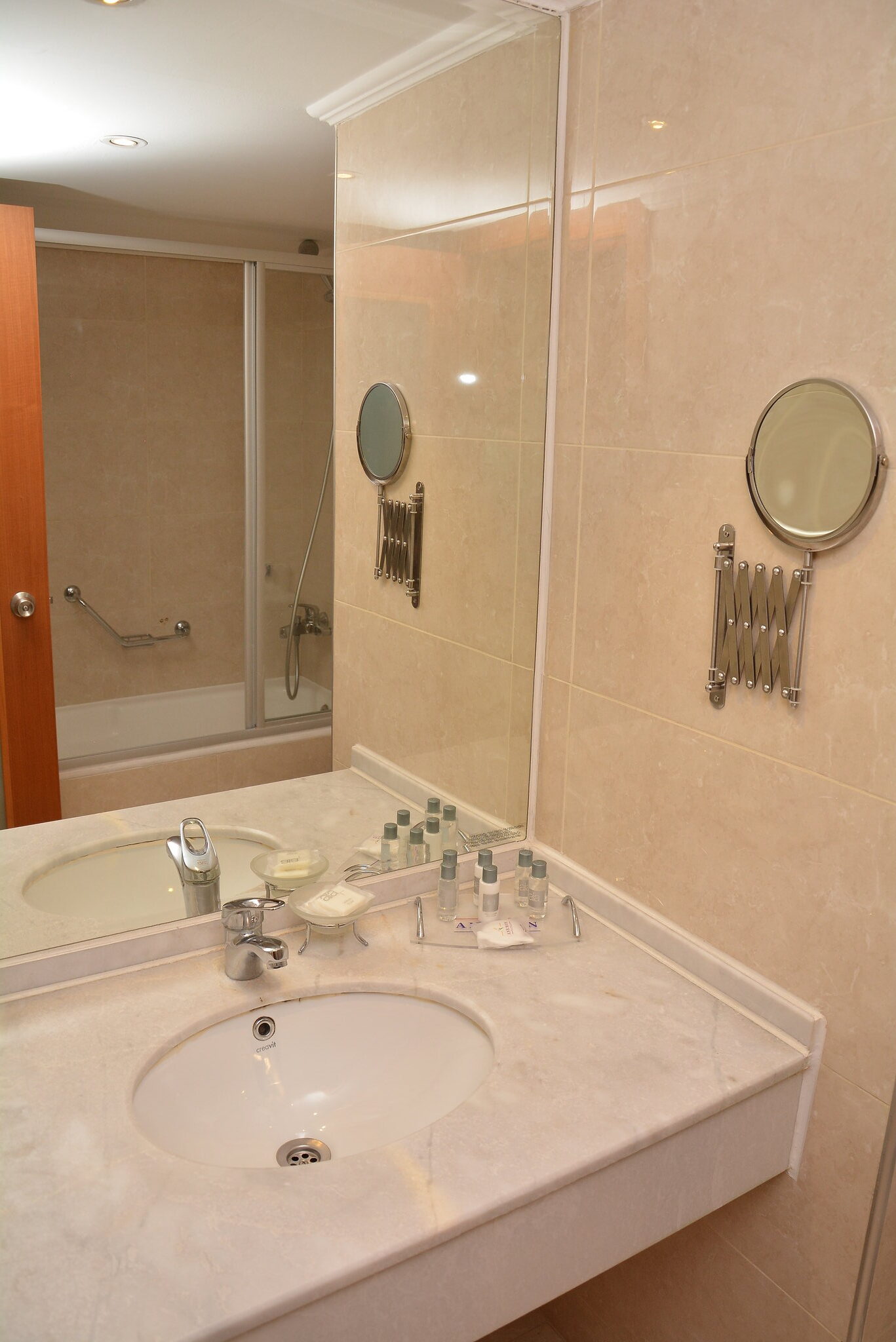 Superior_Bathroom_S