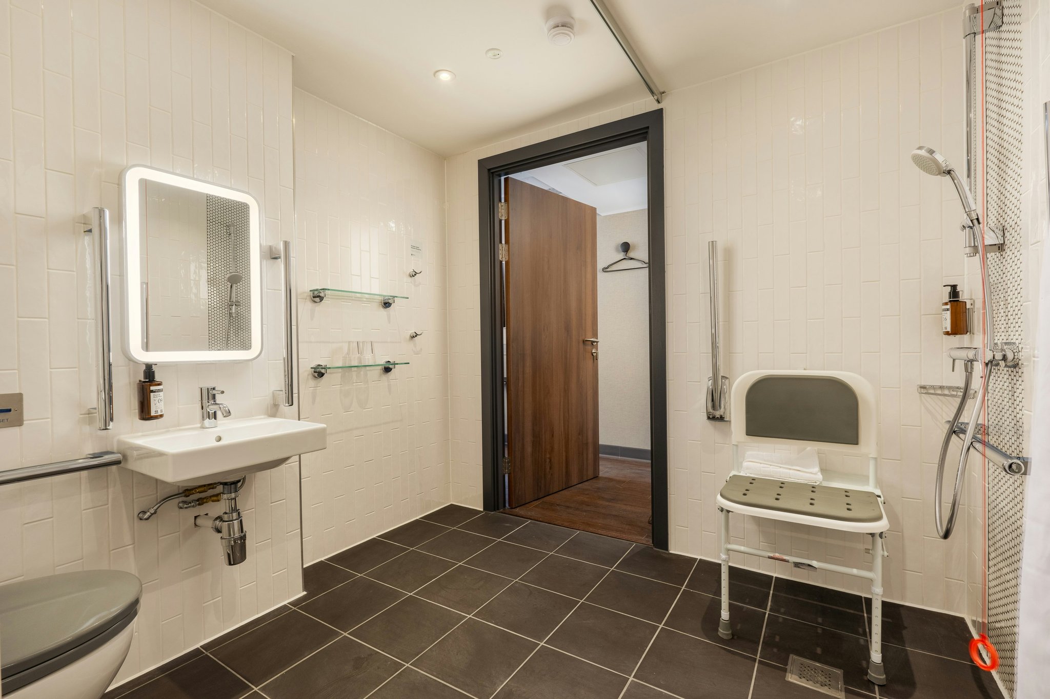 Hsce8IsHz06TAy7enYGTcw_Edinburgh_St_Andrew_Square_Accessi_S