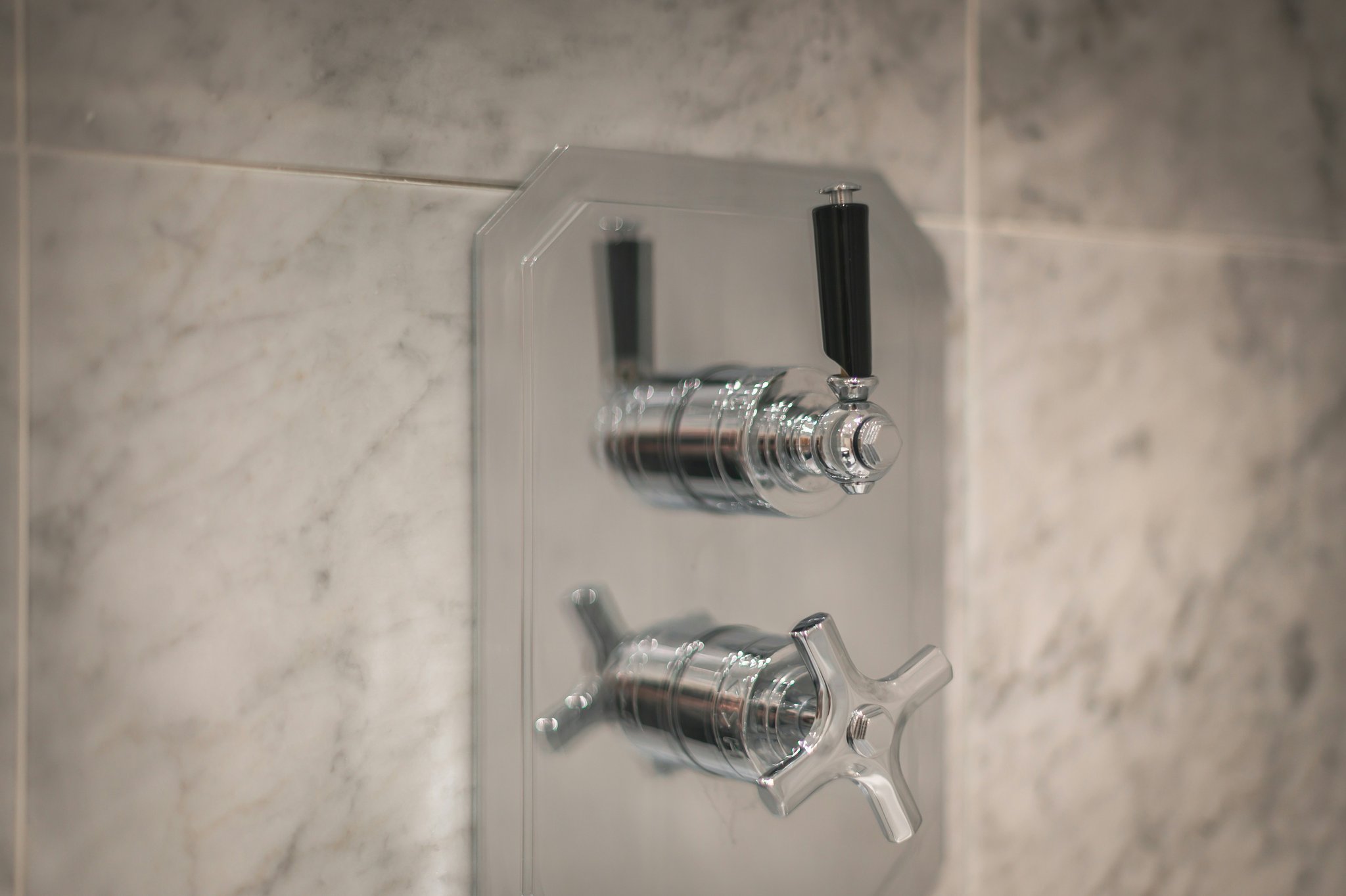 usz6YmNKs0KPSys8B5snDA_Superior_One_Bedroom_Bathroom_-_An_S