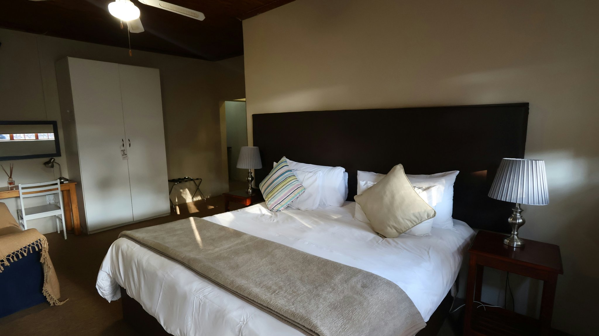 xIw7yjmIUOU5JFVB3s5Rw_Luxury_RoomIMG_0816_S