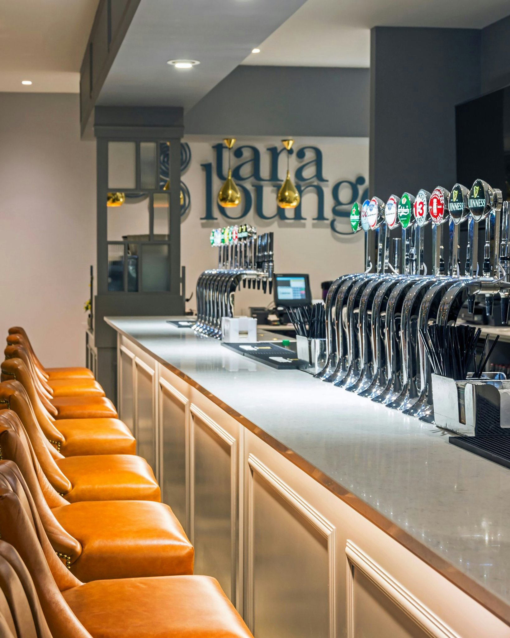 eLnG6e6yZUuxWoZuFFVQlA_tara_lounge_bar_S