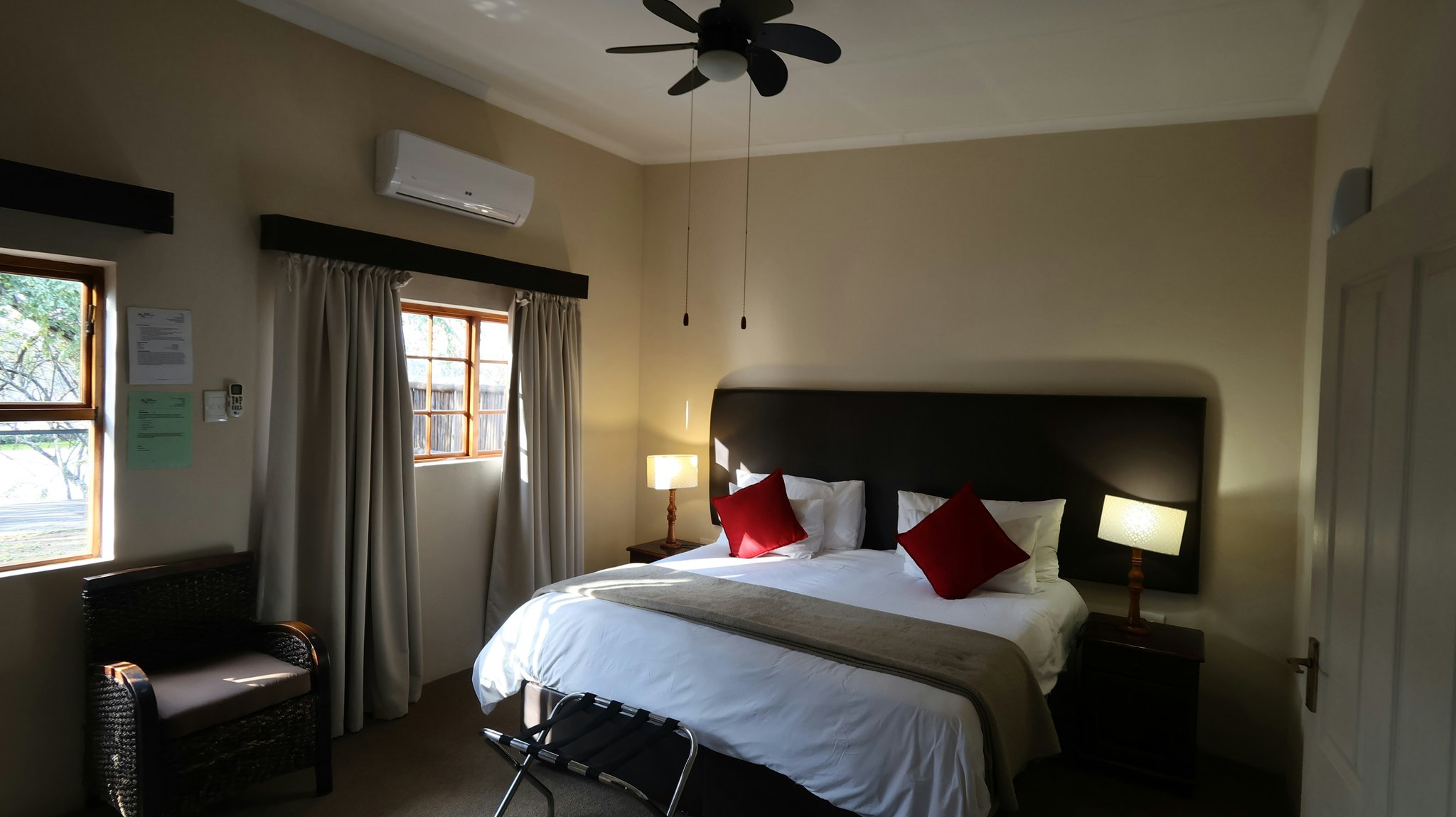 kKU76LQMd0KcwgAIuTeZgw_Luxury_Room_with_Kitchen_IMG_0642_S