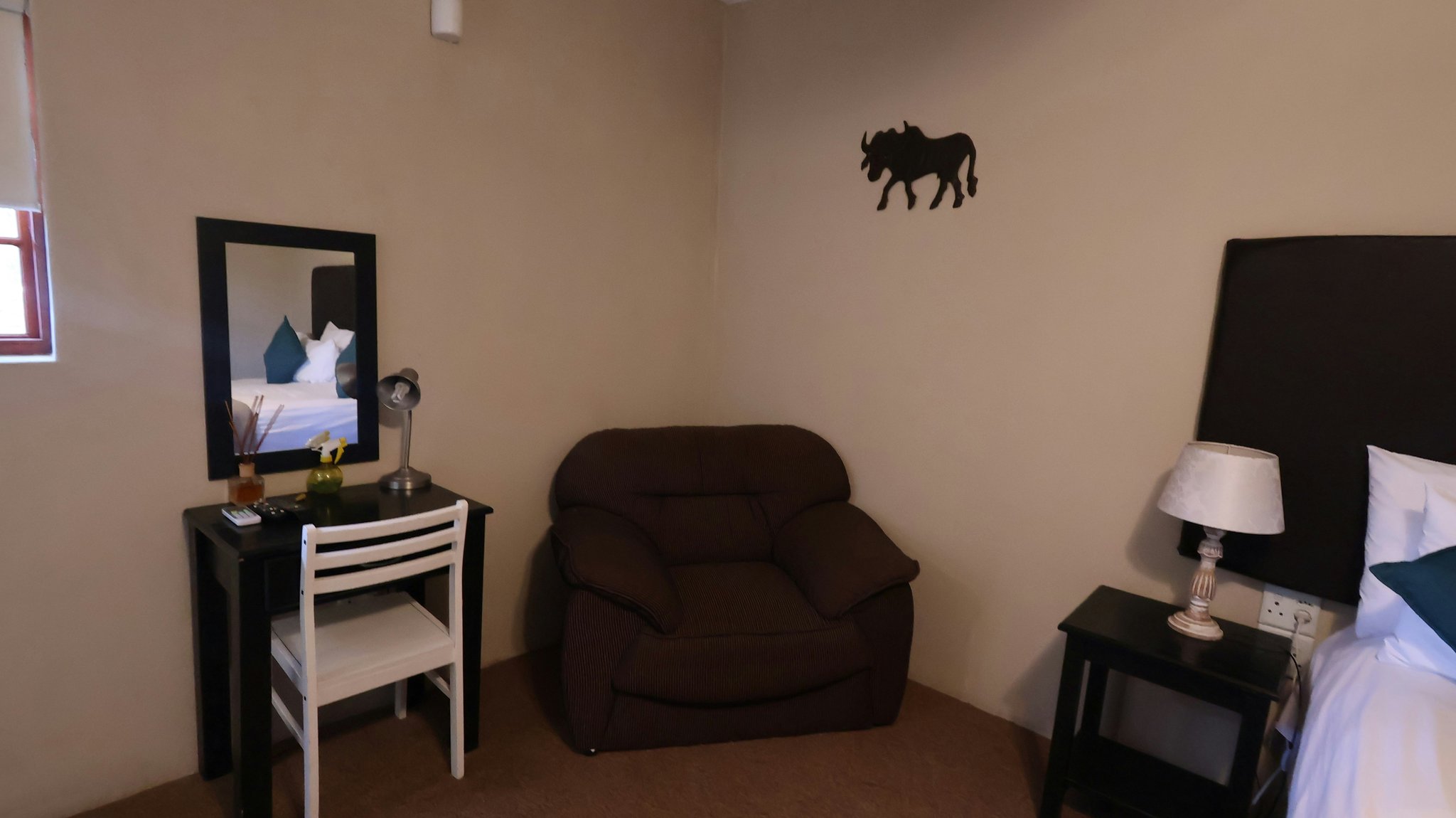 CoJLILMEqQEUkLMlySqQ_Luxury_RoomIMG_0706_S