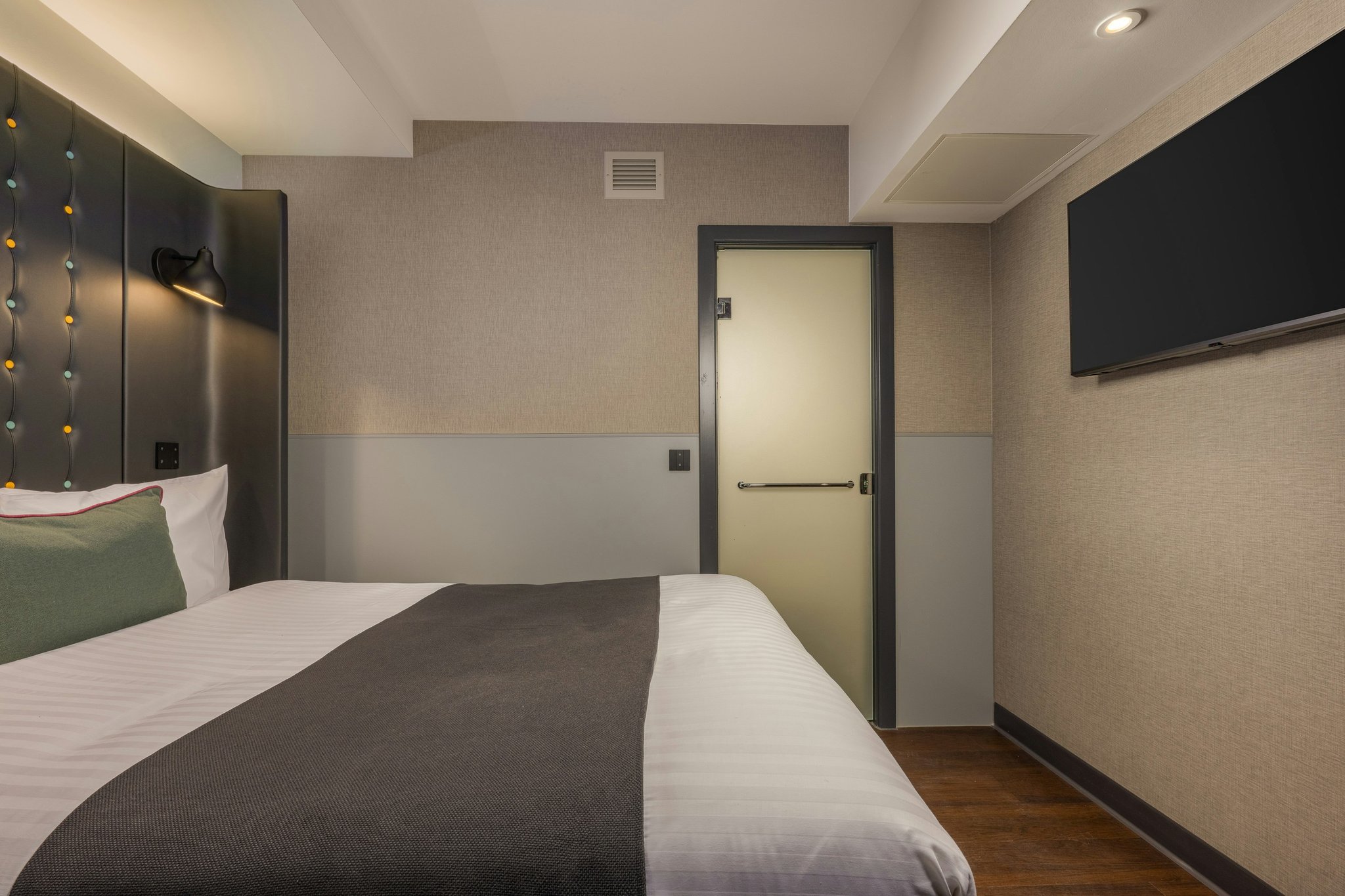 XrUSq1gbqUec3zabZblg_Edinburgh_St_Andrew_Square_Cosy_Doub_S