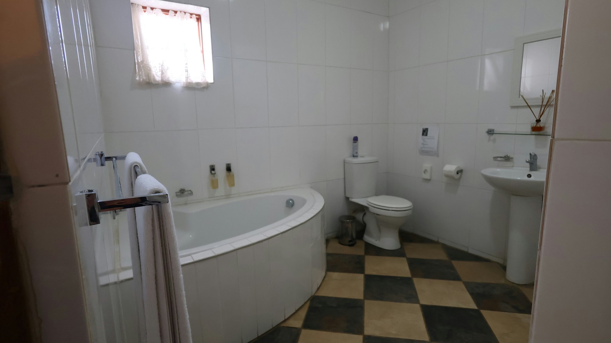 liqGoHKwEKZ2DplYetvEw_Luxury_Family_RoomIMG_0743_S