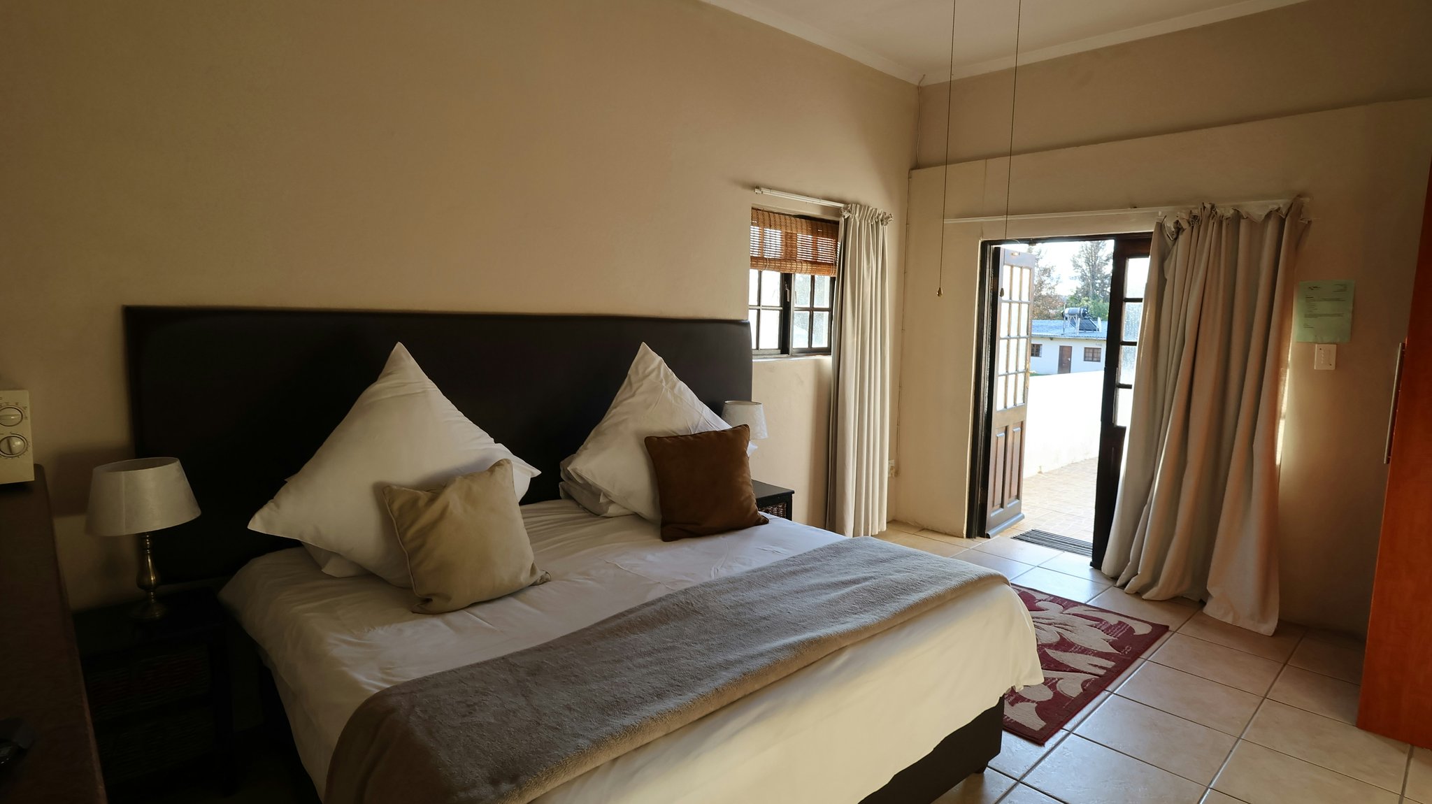 iwTMvEr7xU2utDIniPyoOg_Budget_room_with_Kitchen_IMG_0859_S
