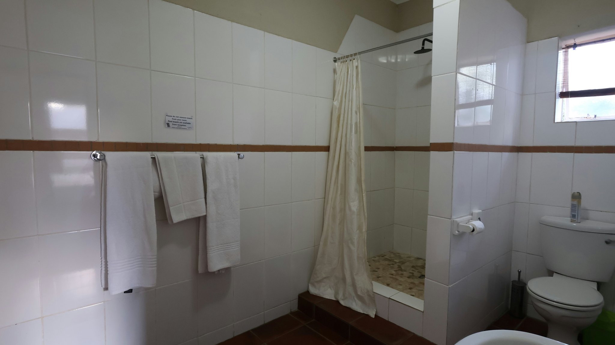 ZaTwxNH3XUaHCjmjPljXw_Luxury_RoomIMG_0840_S