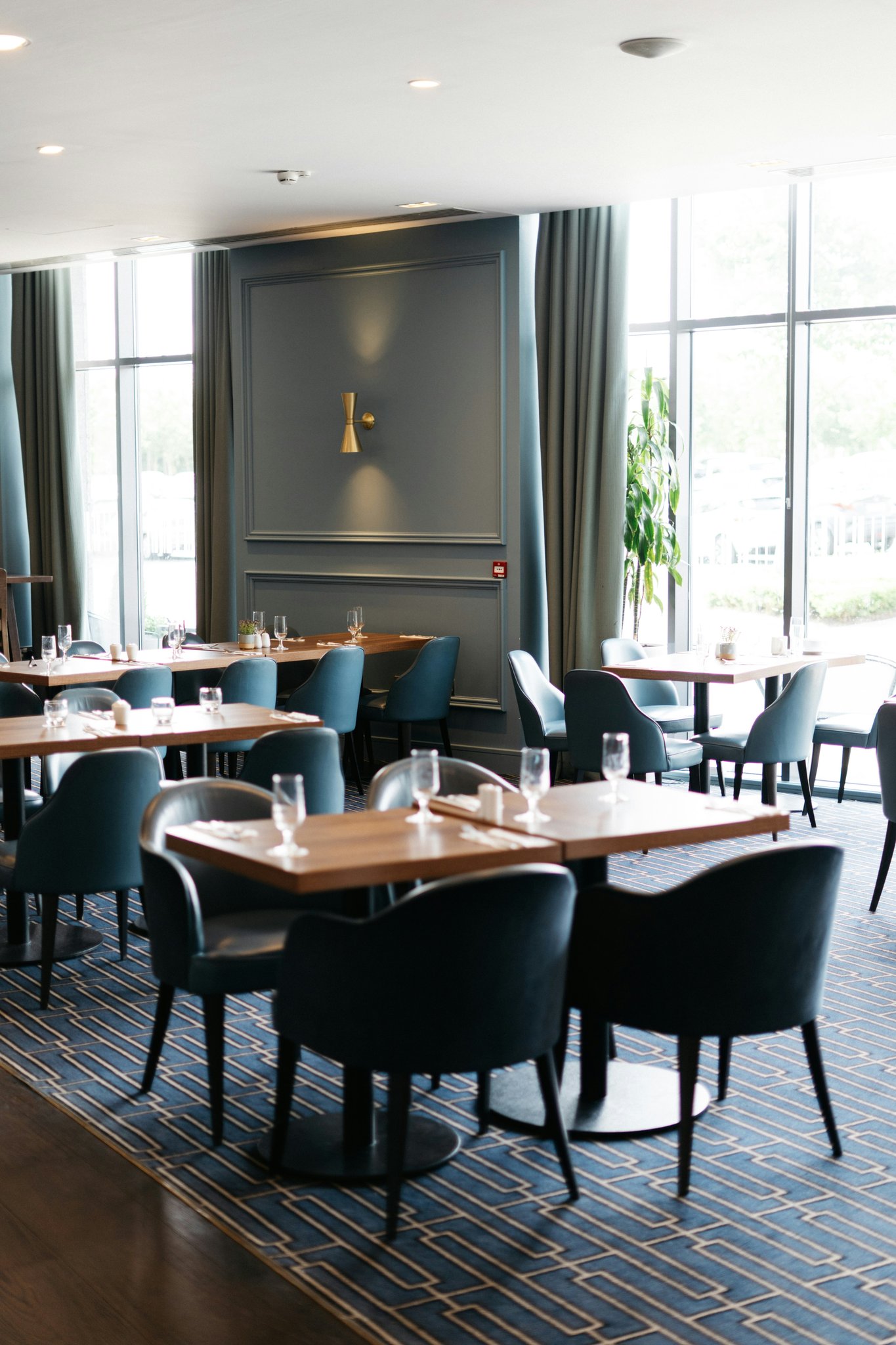 VwfaZV0fUCCDFvlWgnZYw_Tara_lounge_dining_S