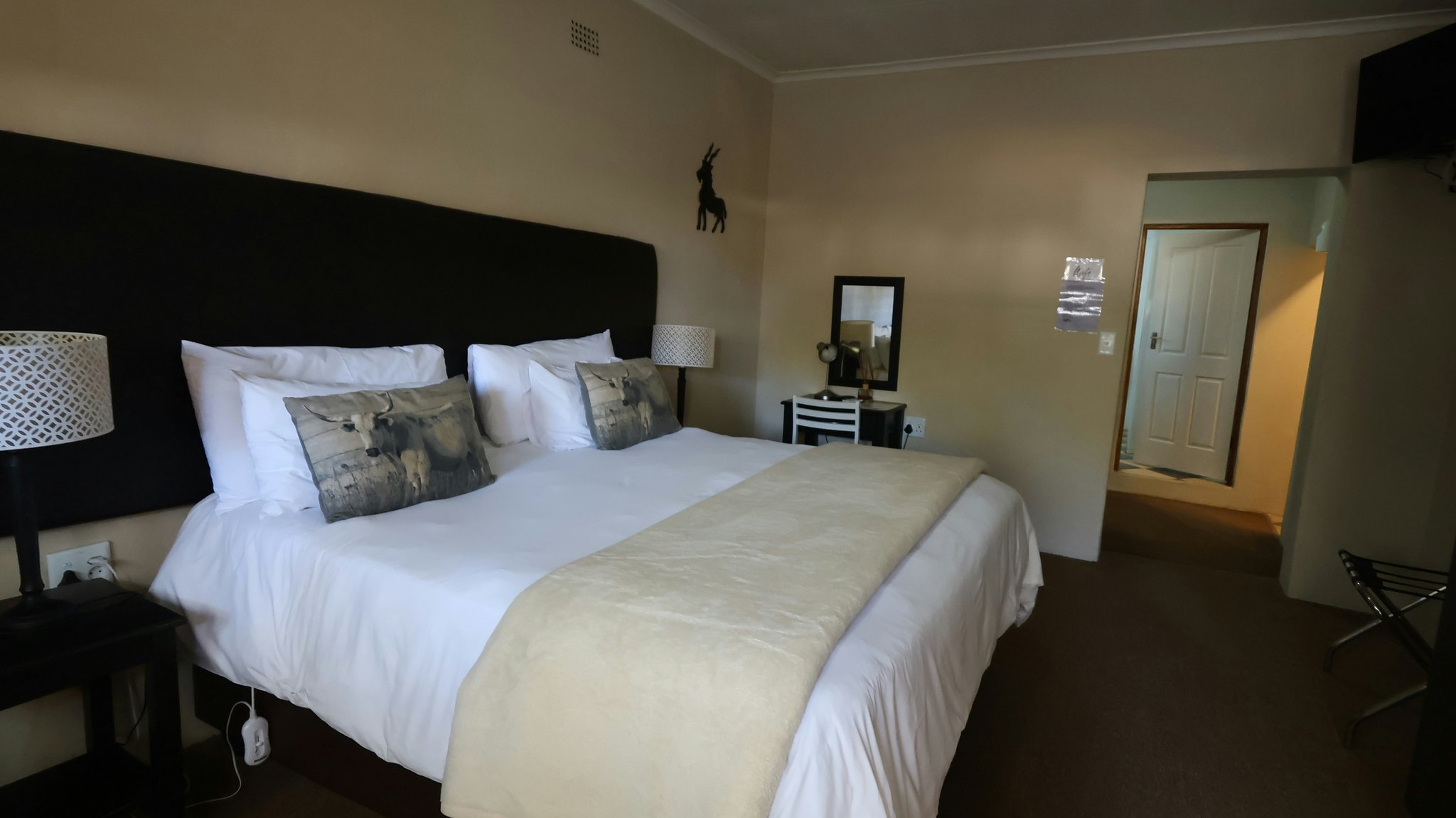 Mywd6KVPn0OoA4OGIEiIuw_Luxury_Family_RoomIMG_0725_S