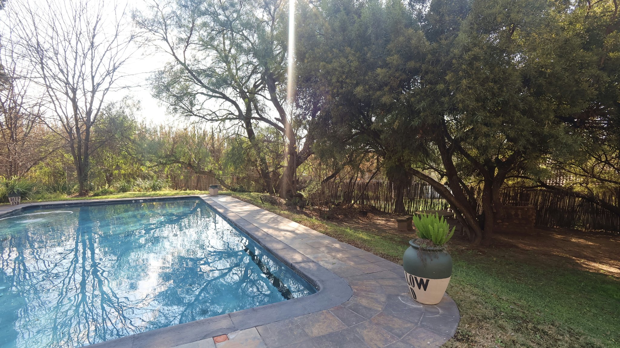 VzjO3qSiWU6Bu9xjM2Vq5w_Hotel_Pool_S