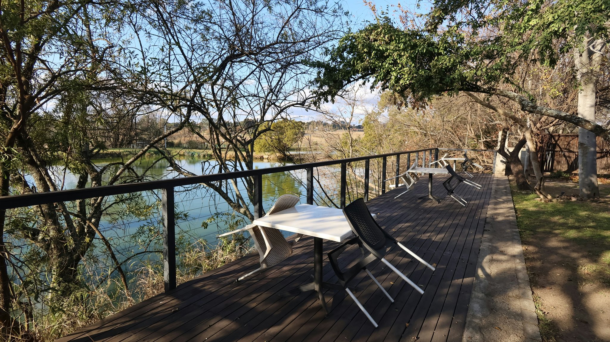 SUm6idPa8UqWJZu5MfHVQ_Hotel_Deck_area_S
