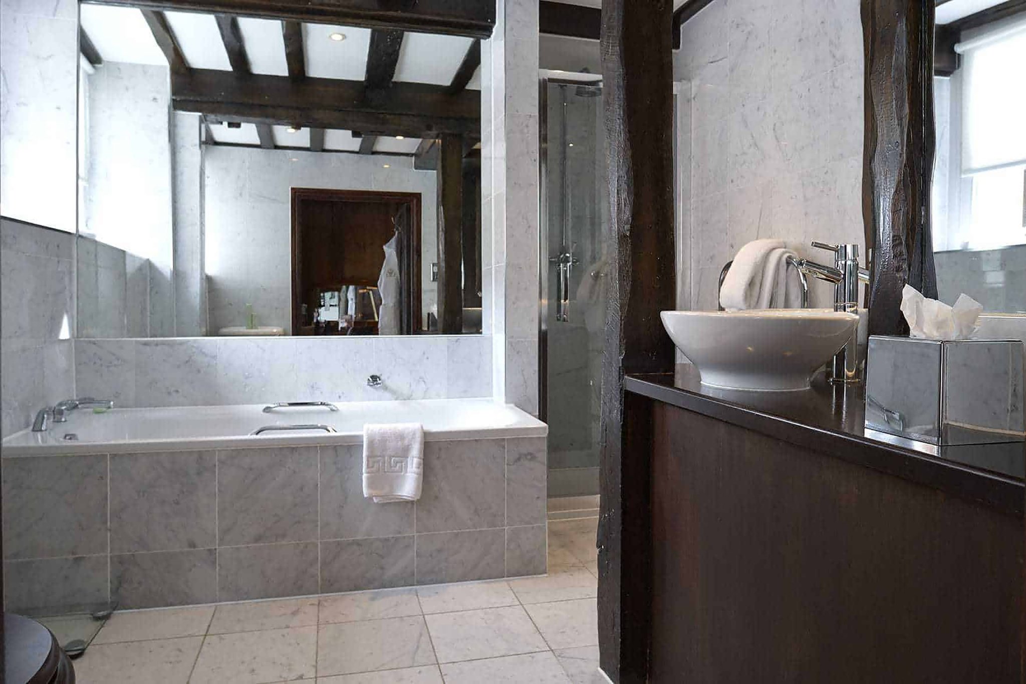 Signature_Room_Suite_Bathroom_S