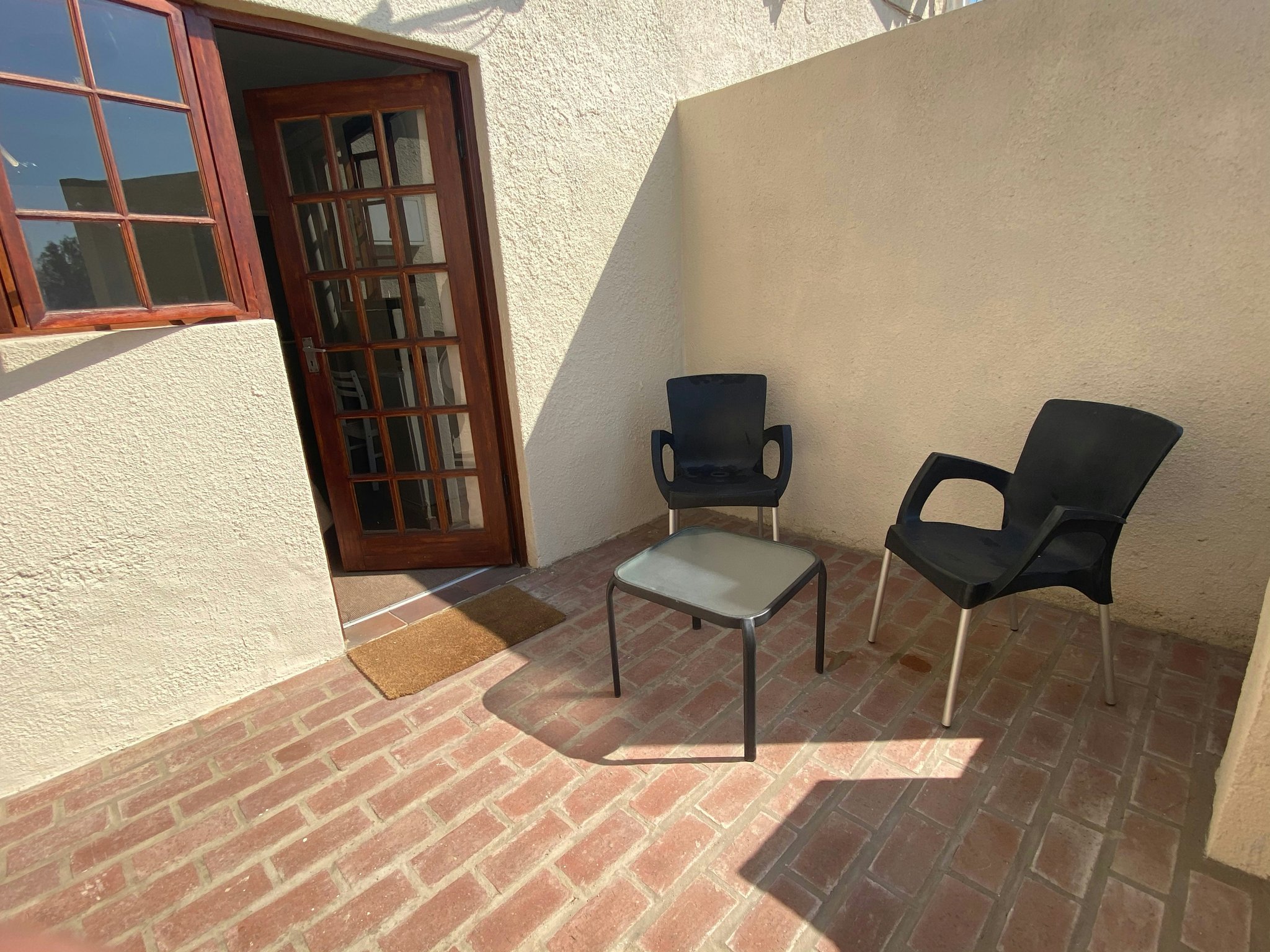 a77Eb51lf0eK5DUeIu2Nqw_Budget_Room_Patio_S