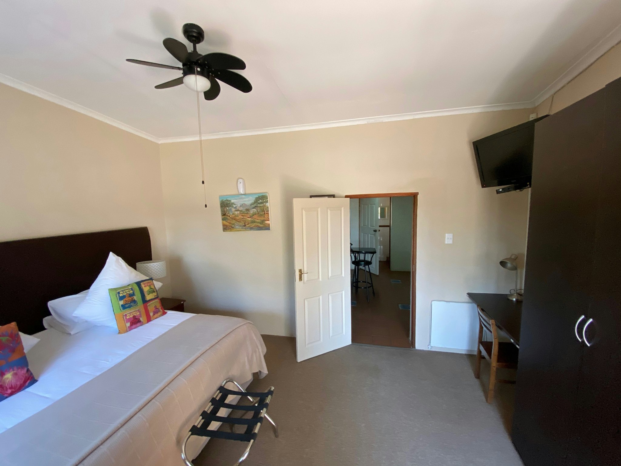 kEYw1gqI02Nv9iHQELCOA_Luxury_Room_with_Kitchen__S