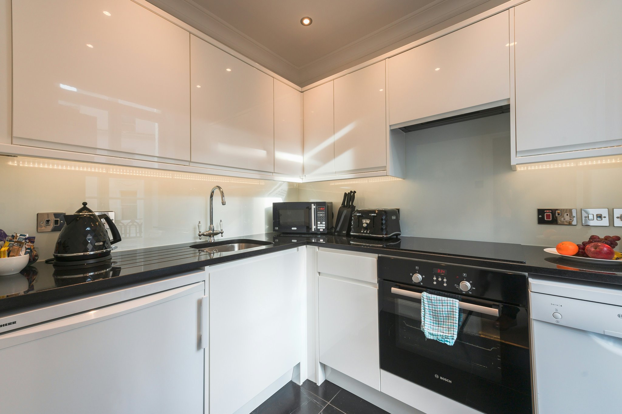 Z84nrdbbLUGZuhtJOoalmA_Superior_One_Bedroom_Kitchen_-_Ann_S
