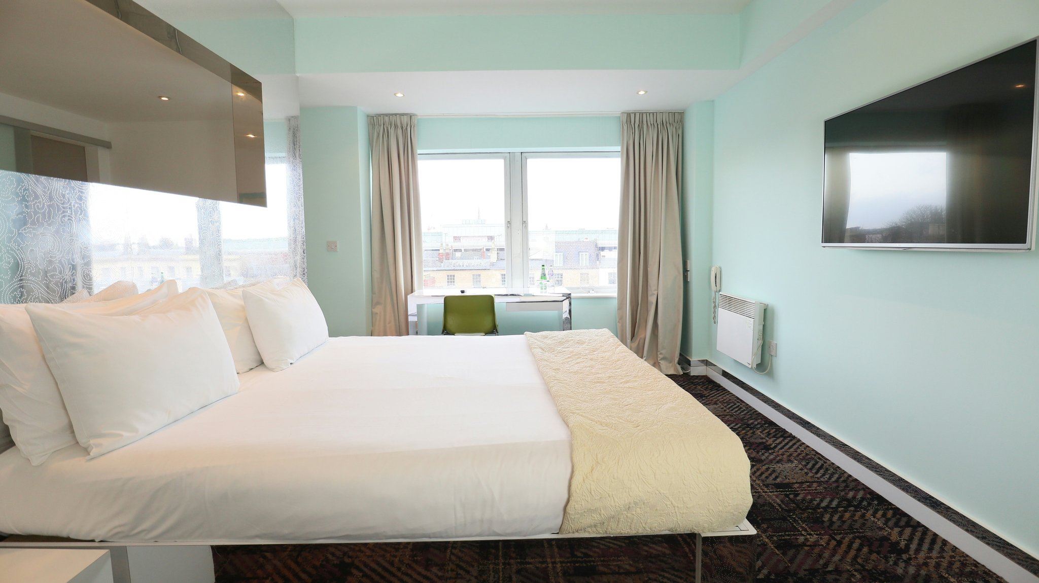 MrmtHY3dFkegpoYvZ831rA_Penthouse_Suite_(1)_S