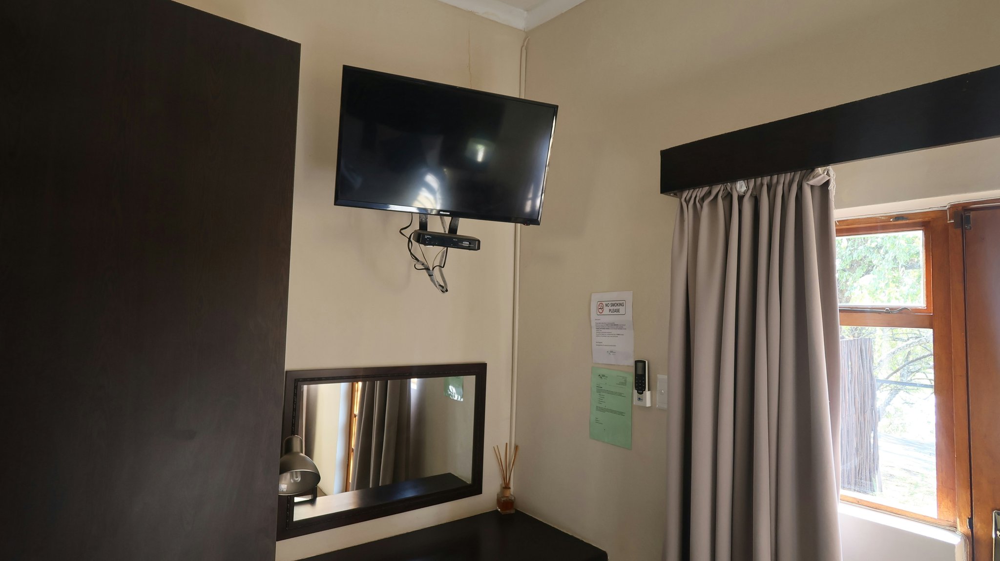 3RNtYGGXUmc6v7sHGEPYA_Deluxe_Room_IMG_0901_S
