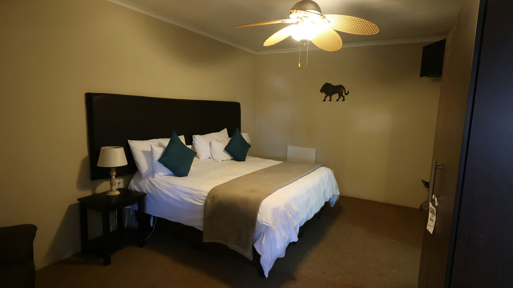 mLRQDECePEKifAiHOY1olA_Luxury_RoomIMG_0704_S