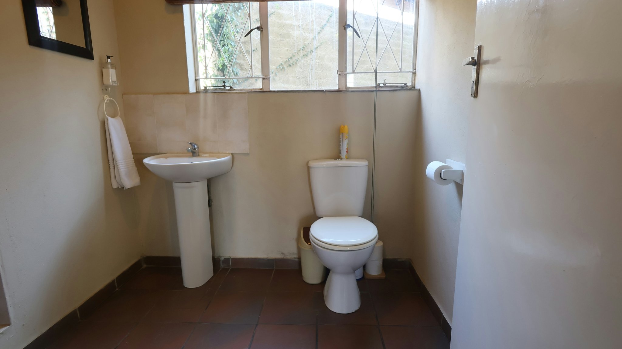 vhPwQPHlTEy8QWhh5EQ4VA_Budget_room_with_Kitchen_IMG_0920_S