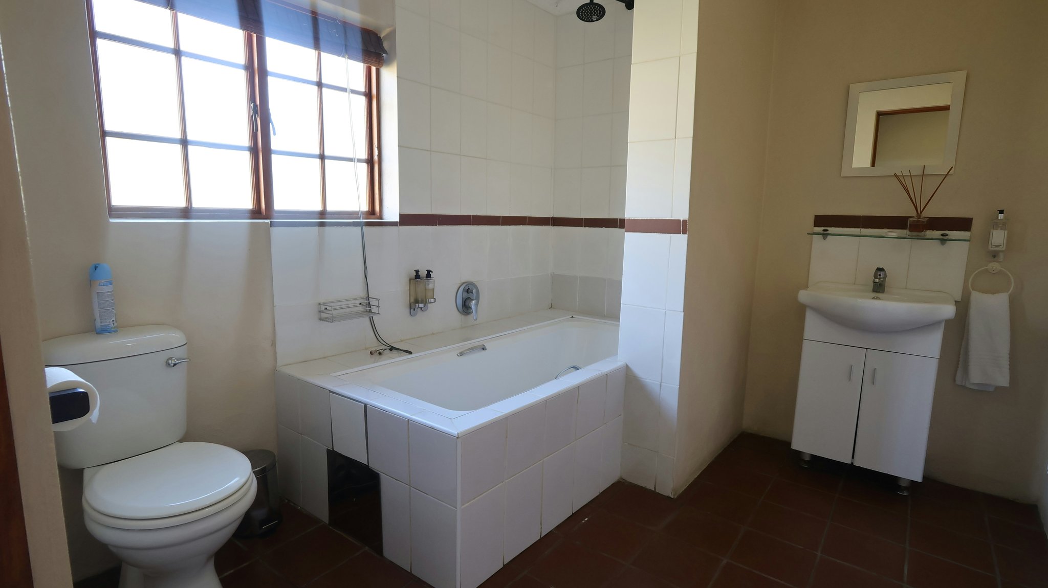 VI9aTG4jiUqyfMJilmcXg_Deluxe_Room_IMG_0913_S