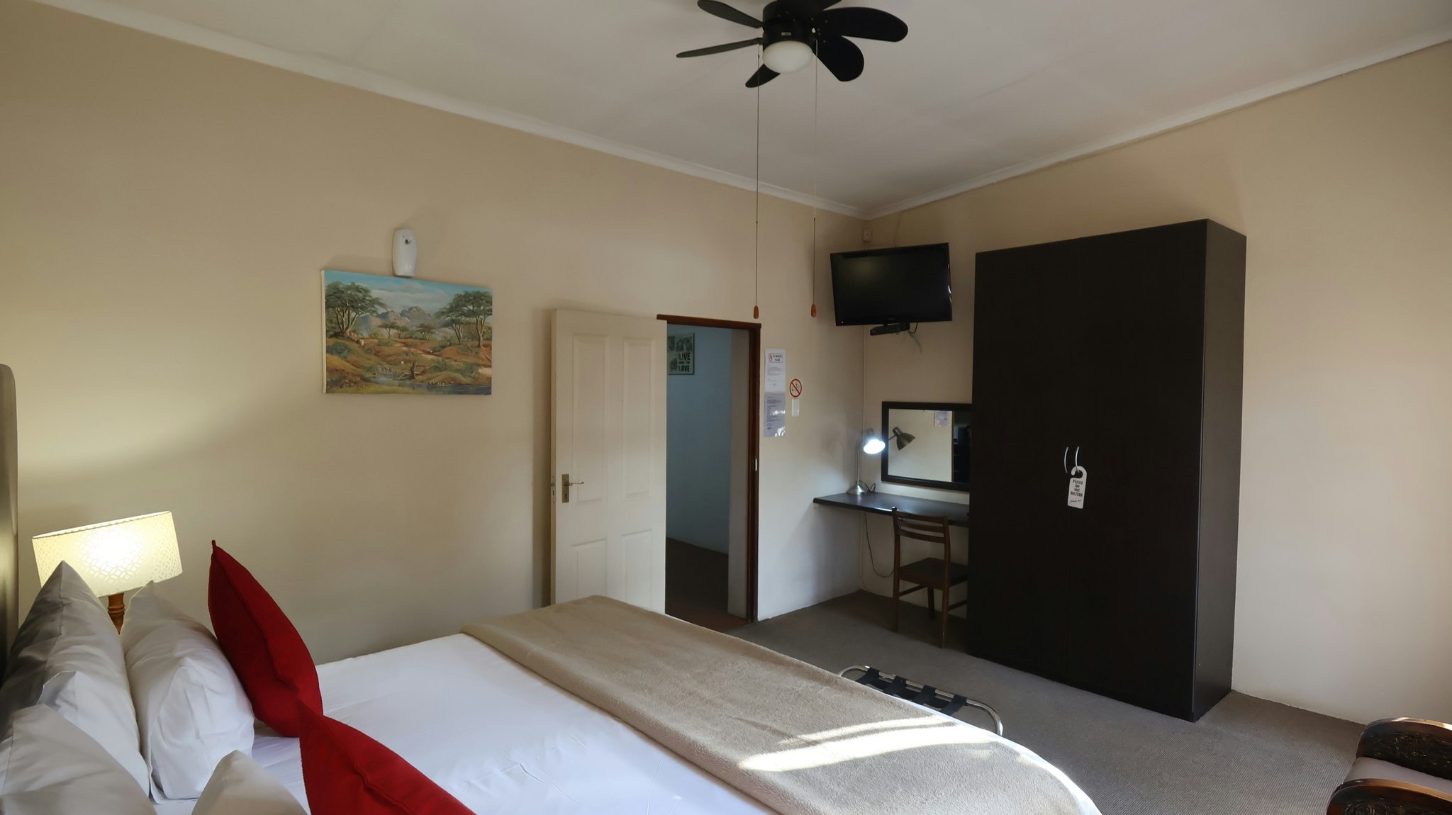 QlnMMNWUUicidHQdDt1Q_Luxury_Room_with_Kitchen_IMG_0647_S
