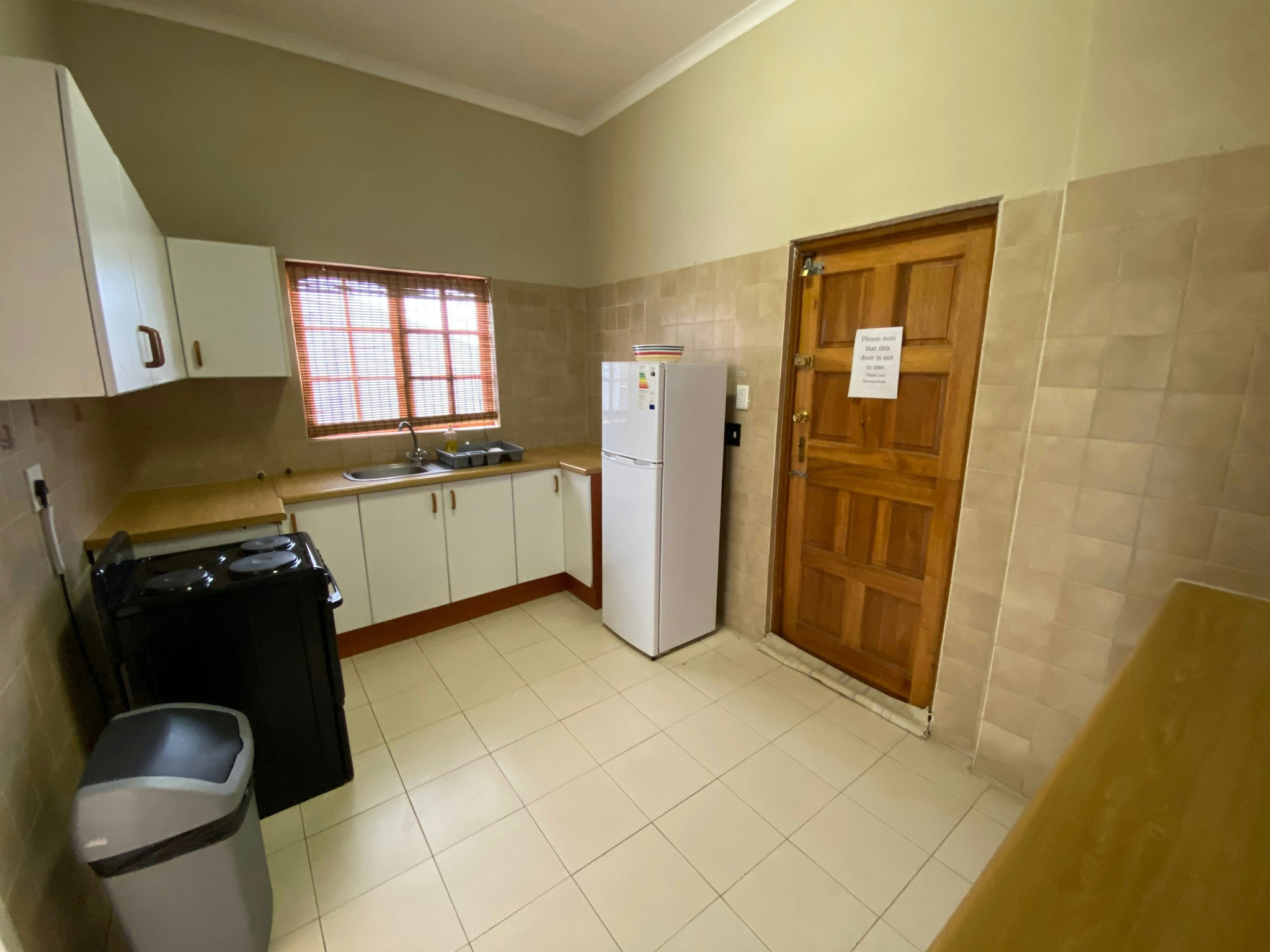 CjJjoudUlUOHbvau6iwPQ_Family_Room_with_Kitchen_Kitchen_S