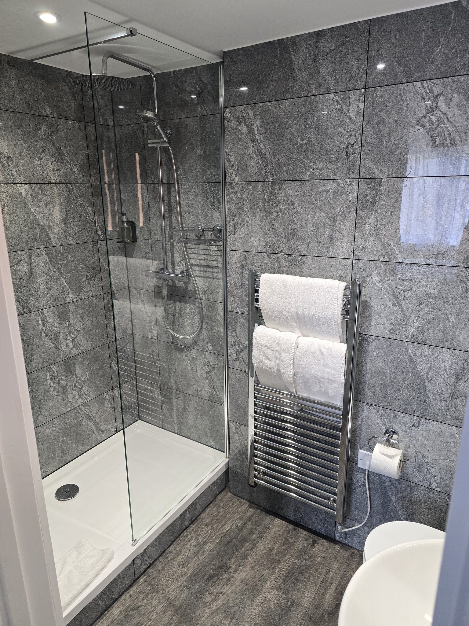 Cosy_bathroom_S