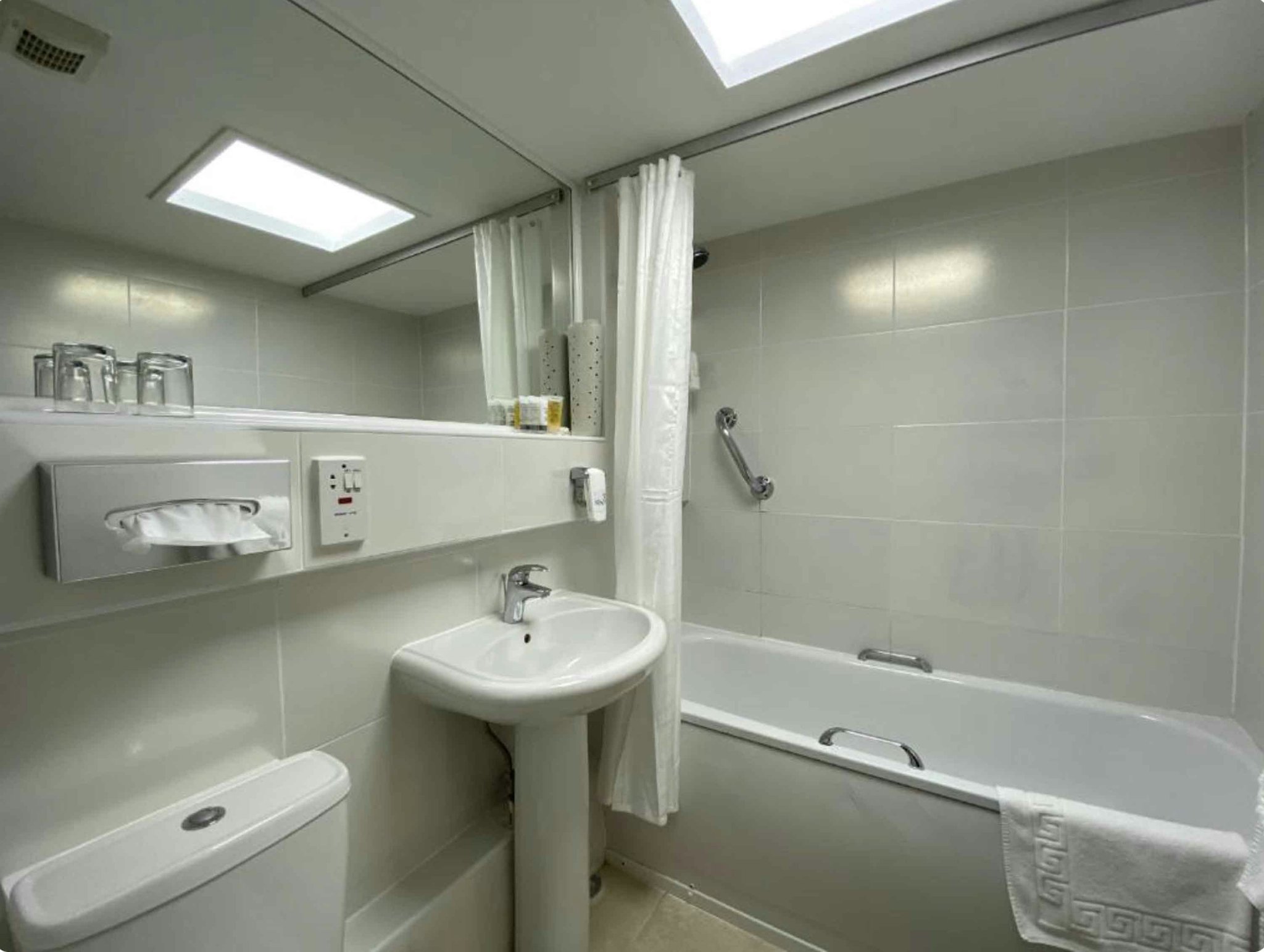 vtTcCqB3TkSFM6WeN17Tg_standard_double_bathroom_11_S