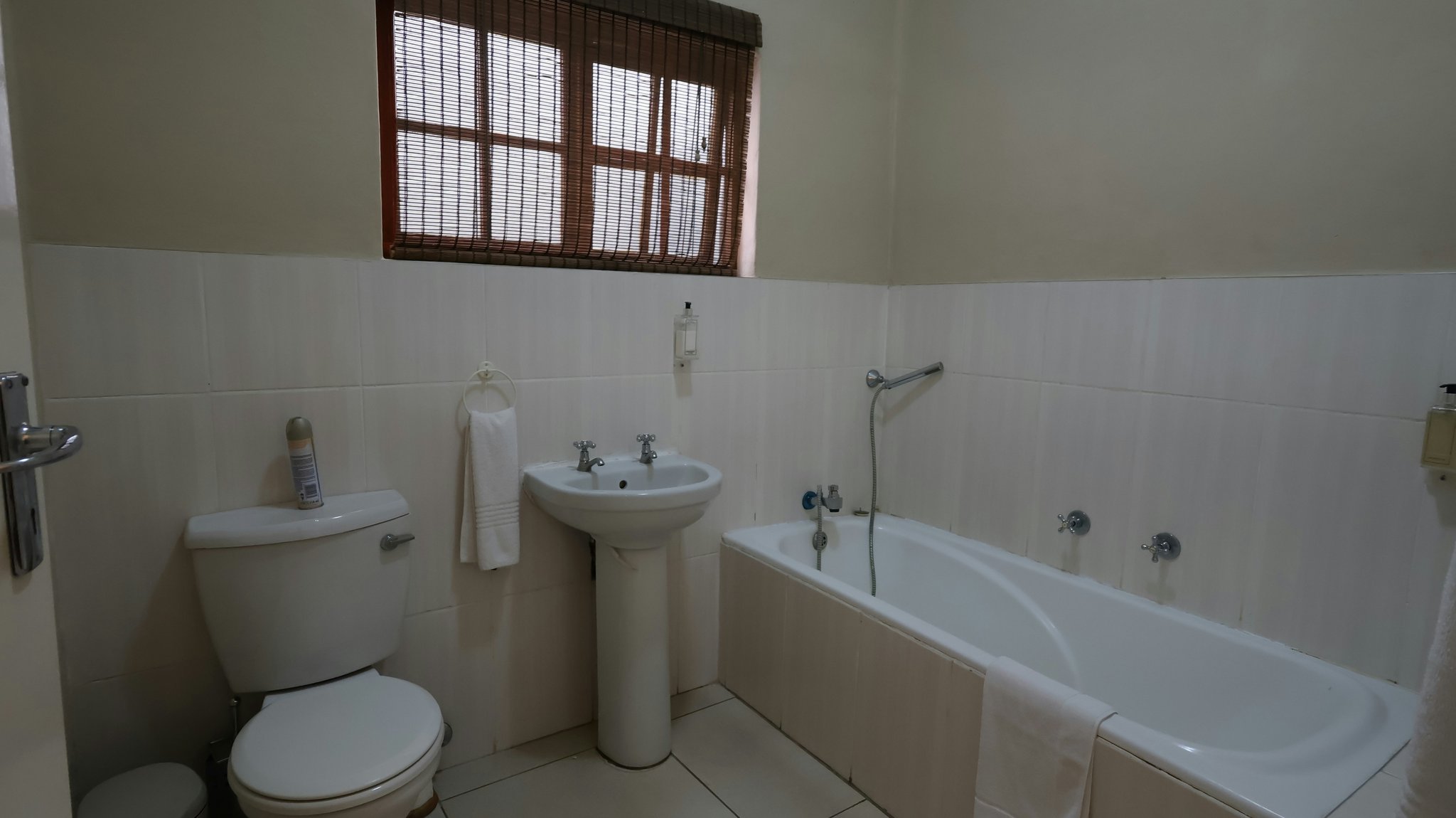 K3KhDWfa6Ee6DbrZ1puCmA_Family_Room_with_KitchenIMG_0875_S