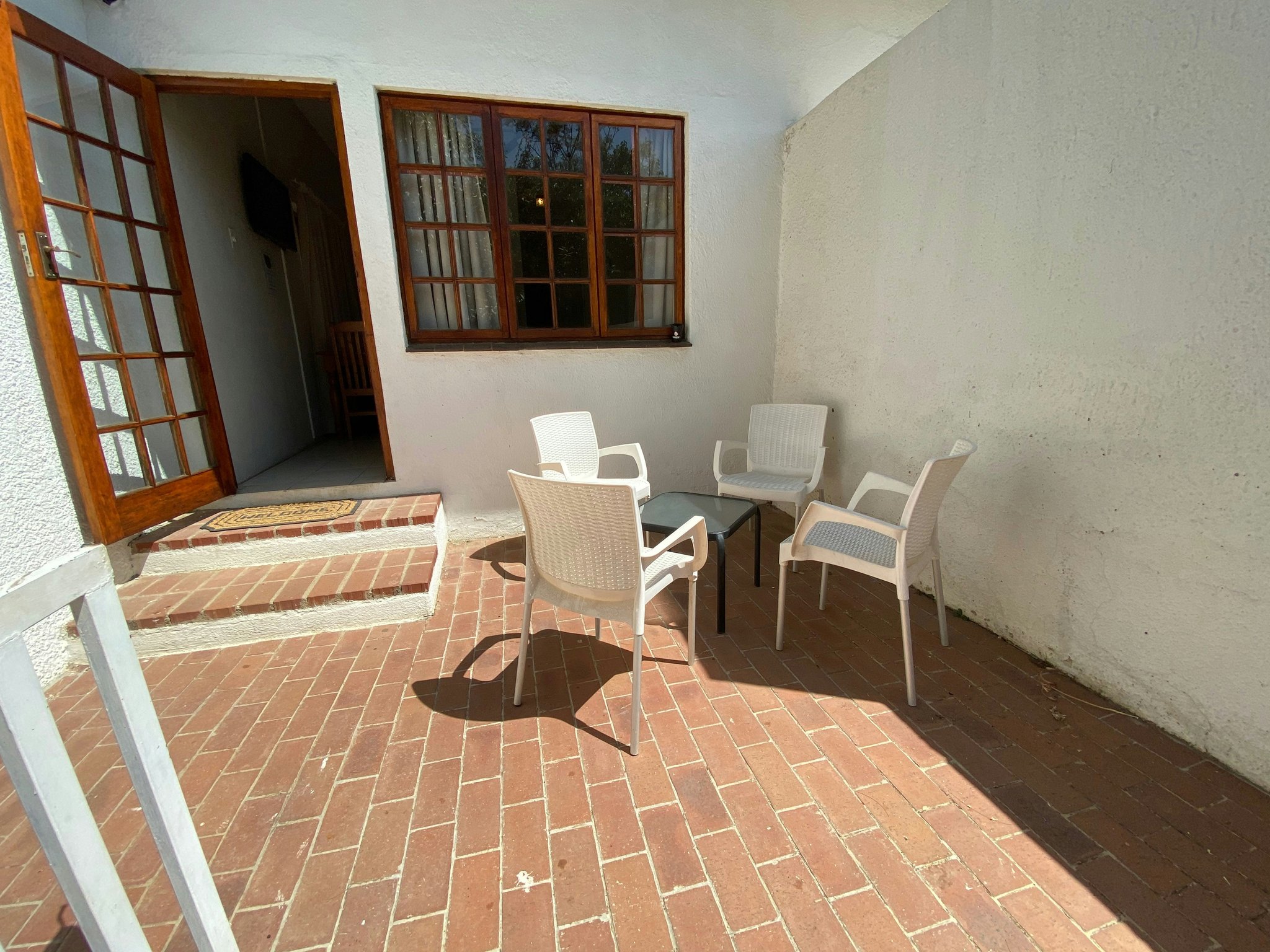 kwzFzICYkCFLItUGyz45A_Family_Room_with_KitchenPatio_S