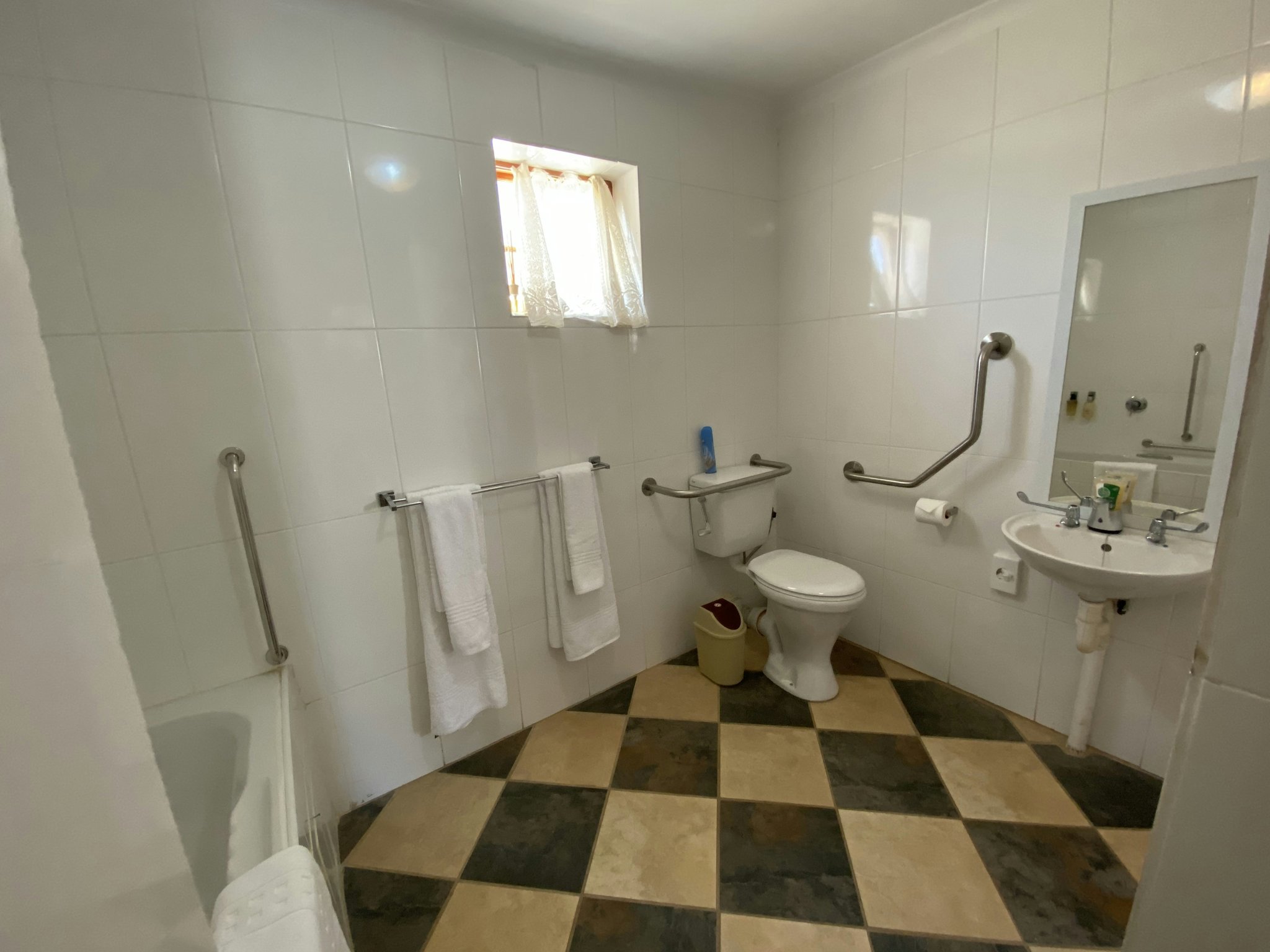 0vibYhHEUKMbaDs3Ougkw_Deluxe_universal_access-02_S