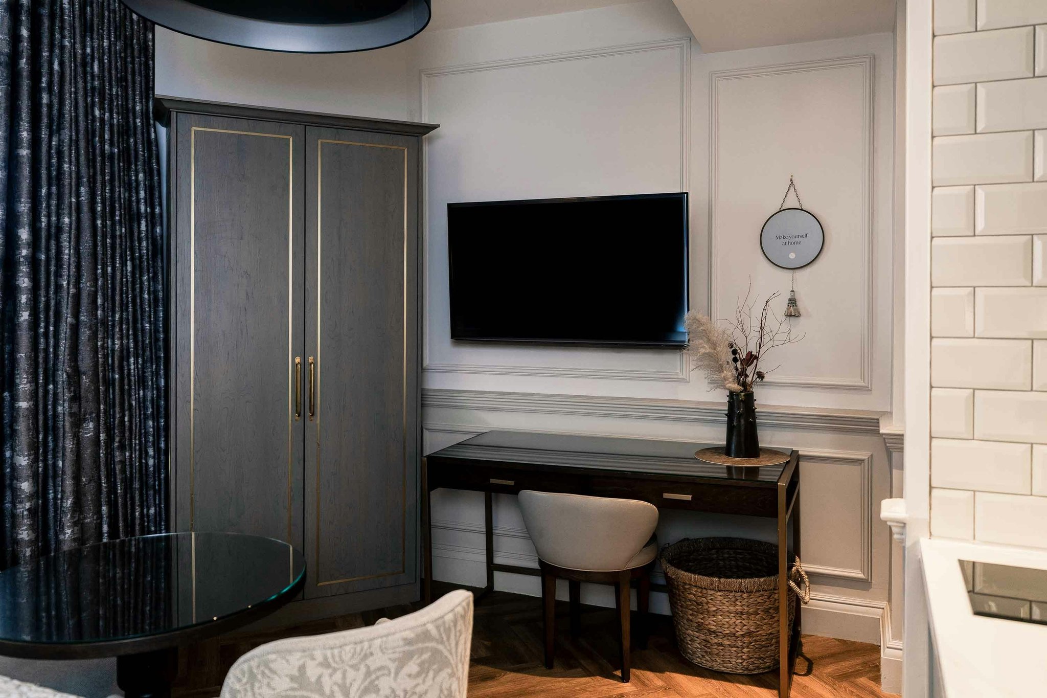 BvUnK4J90mTh0U6N9jGw_Cramond_Apartment-05_S
