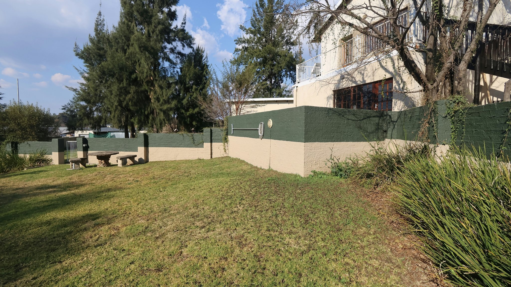 sKt5KtuUgkaiOMcBeeRog_Exterior_S