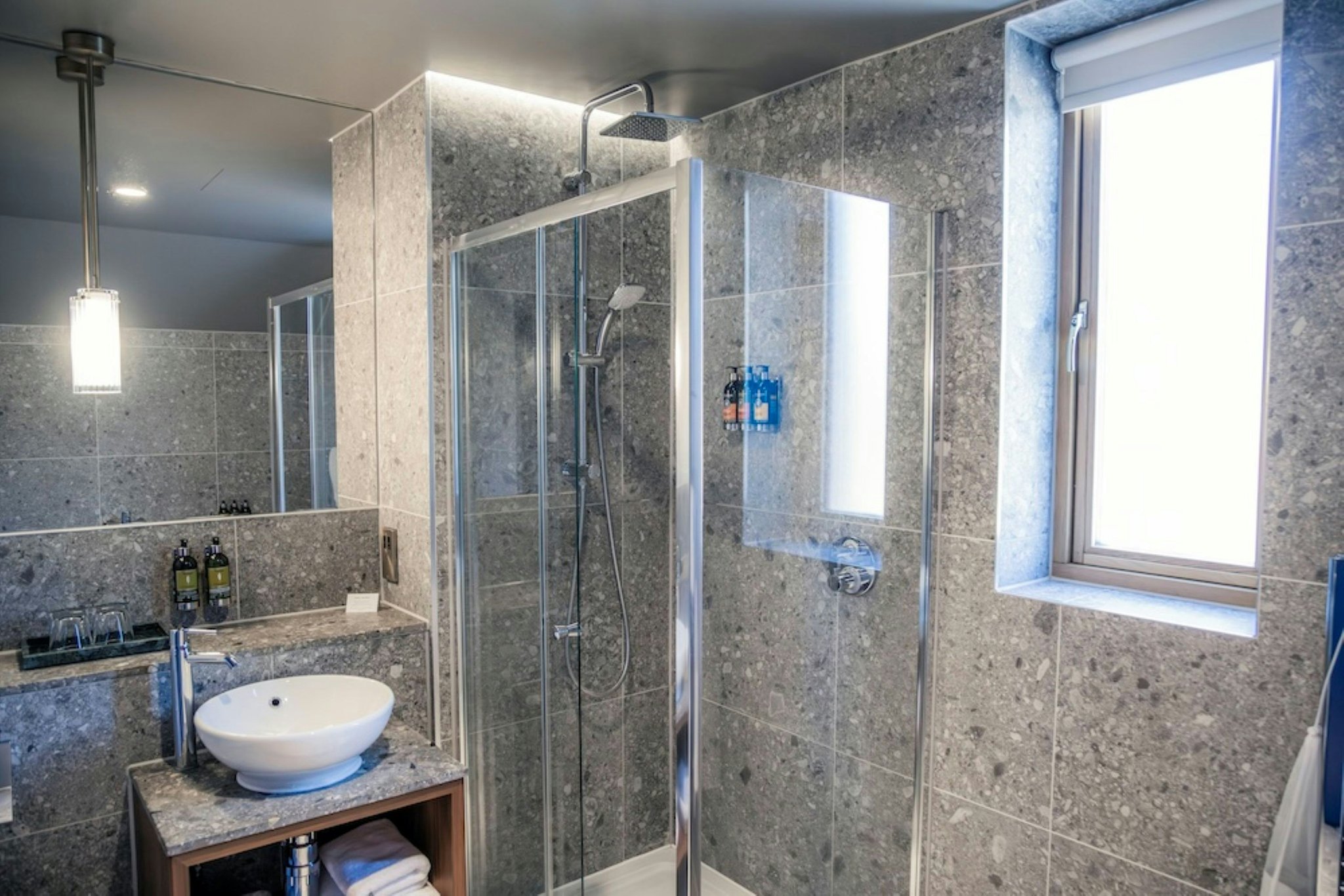 t9amVxH4IEKABFtAZ072Mg_Bathroom_S