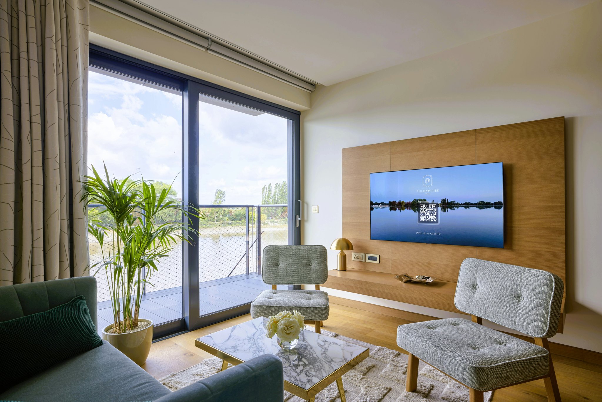 XDYT05xUyIyn2SIDPuAg_Junior_Suites_(7)_S