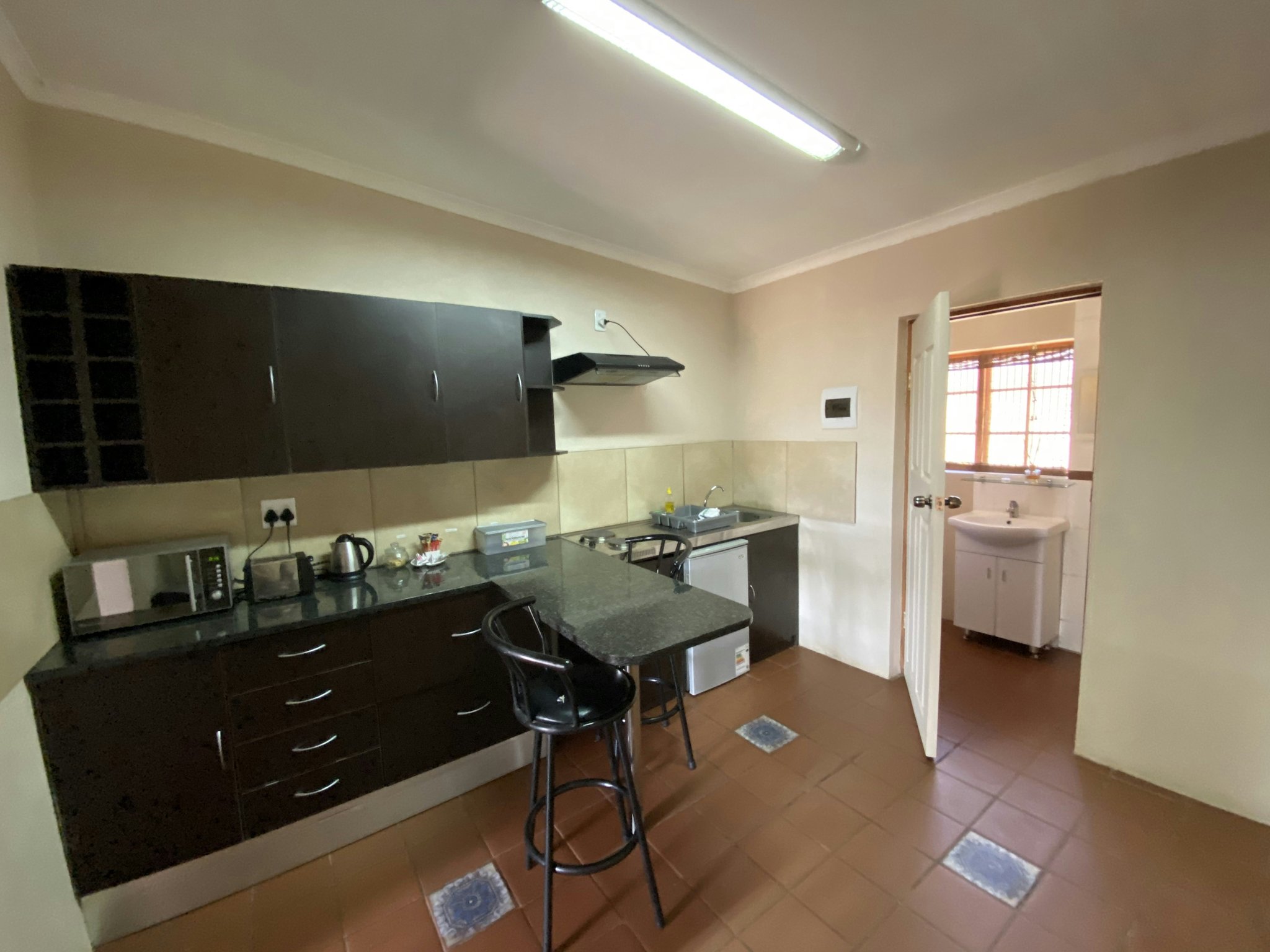 Lm7iUdSdEW77kXLVdCkvA_Luxury_Room_with_Kitchen_Kitchen_S