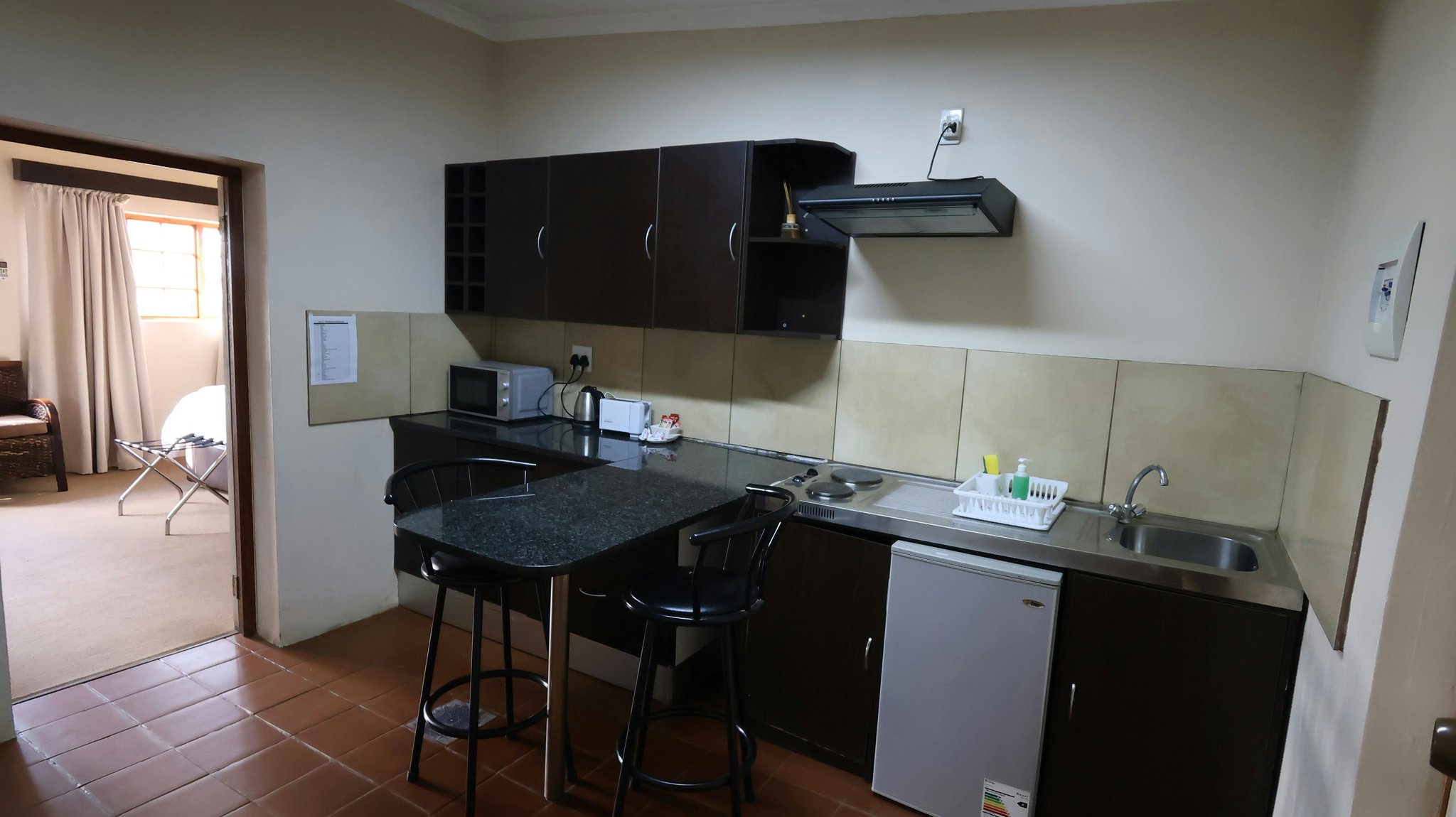 EBHLOuUtO0Gc5JIbrlYvMQ_Luxury_Room_with_Kitchen_IMG_0651_S