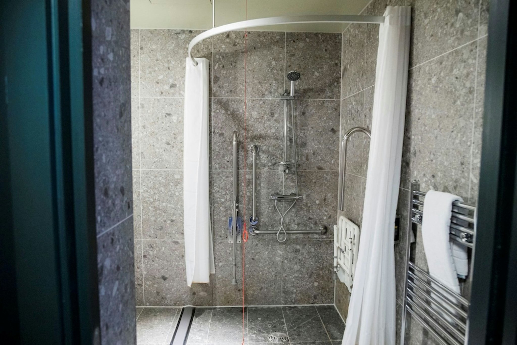 SEKfkJ3GOEGLcXbMM2wMqw_Accessible_Bathroom_S