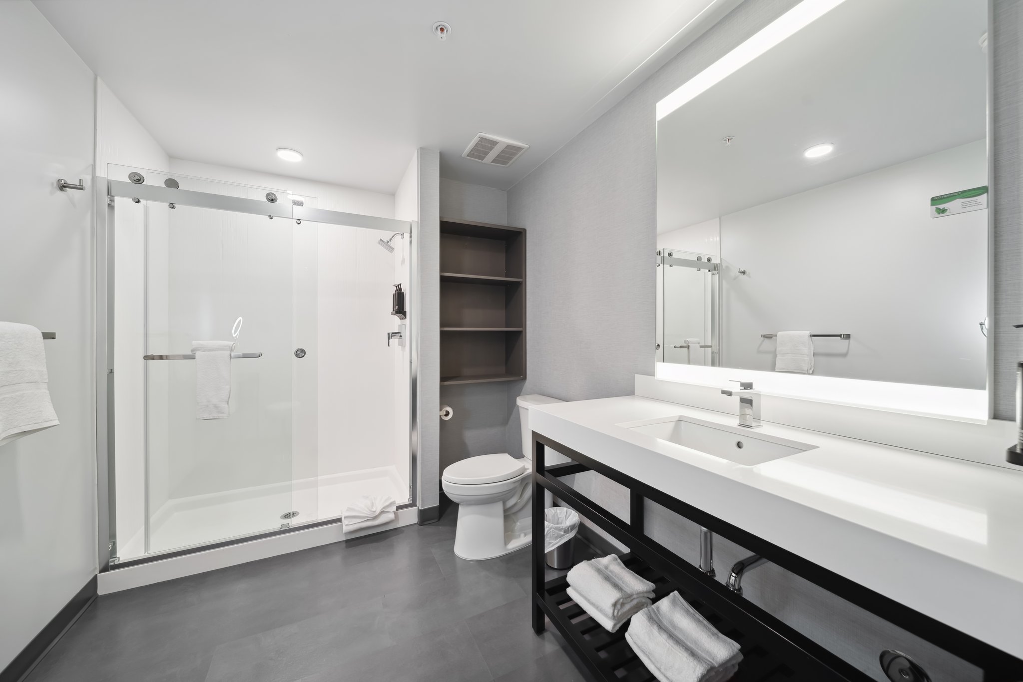 cixJFXnPMkGxal3ZODtWvg_One_Bedroom_Deluxe_King_Suite_(4)_S