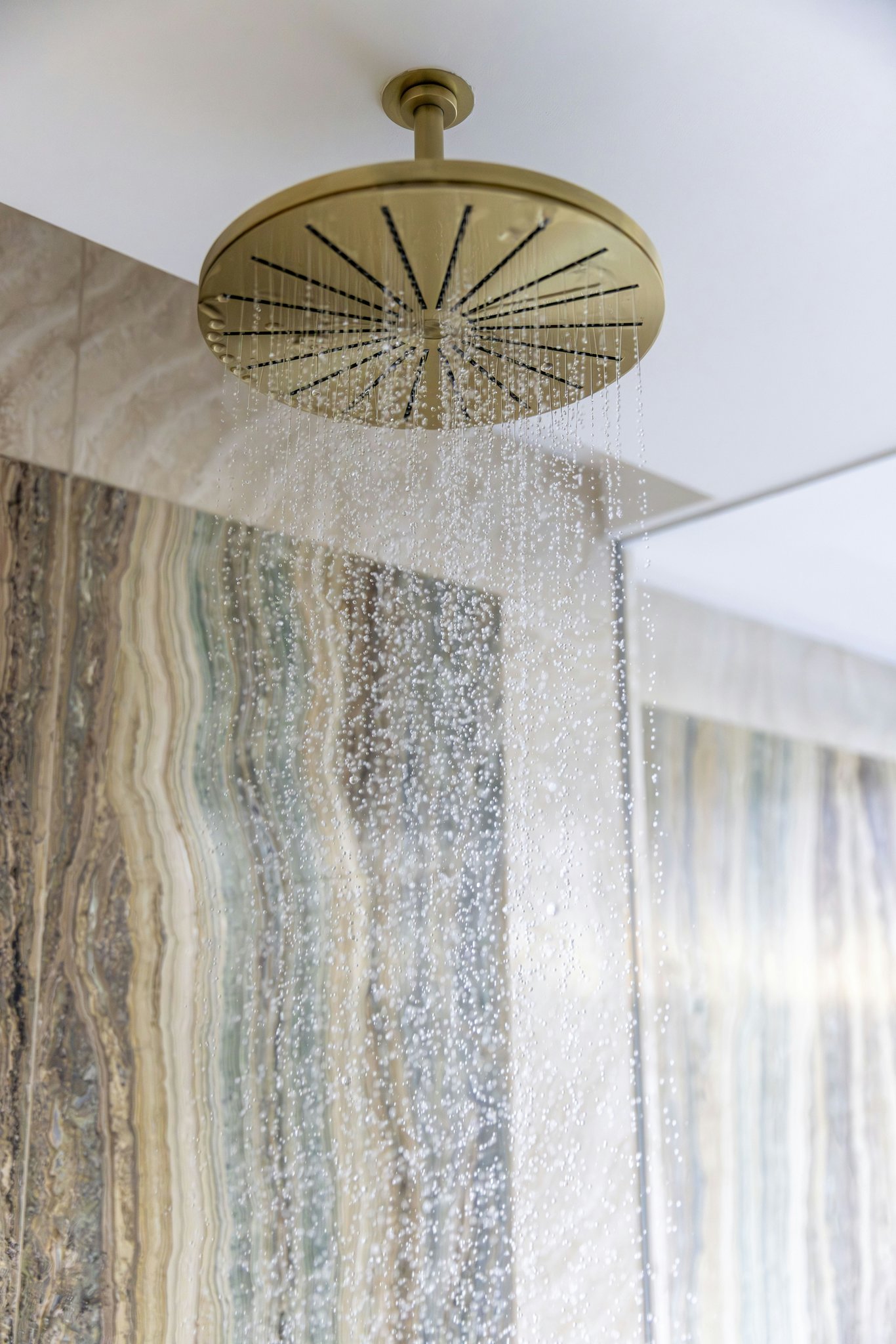 UtjmAYDhEuOFno7qz3YA_penthouse_shower_-_real_photo_S