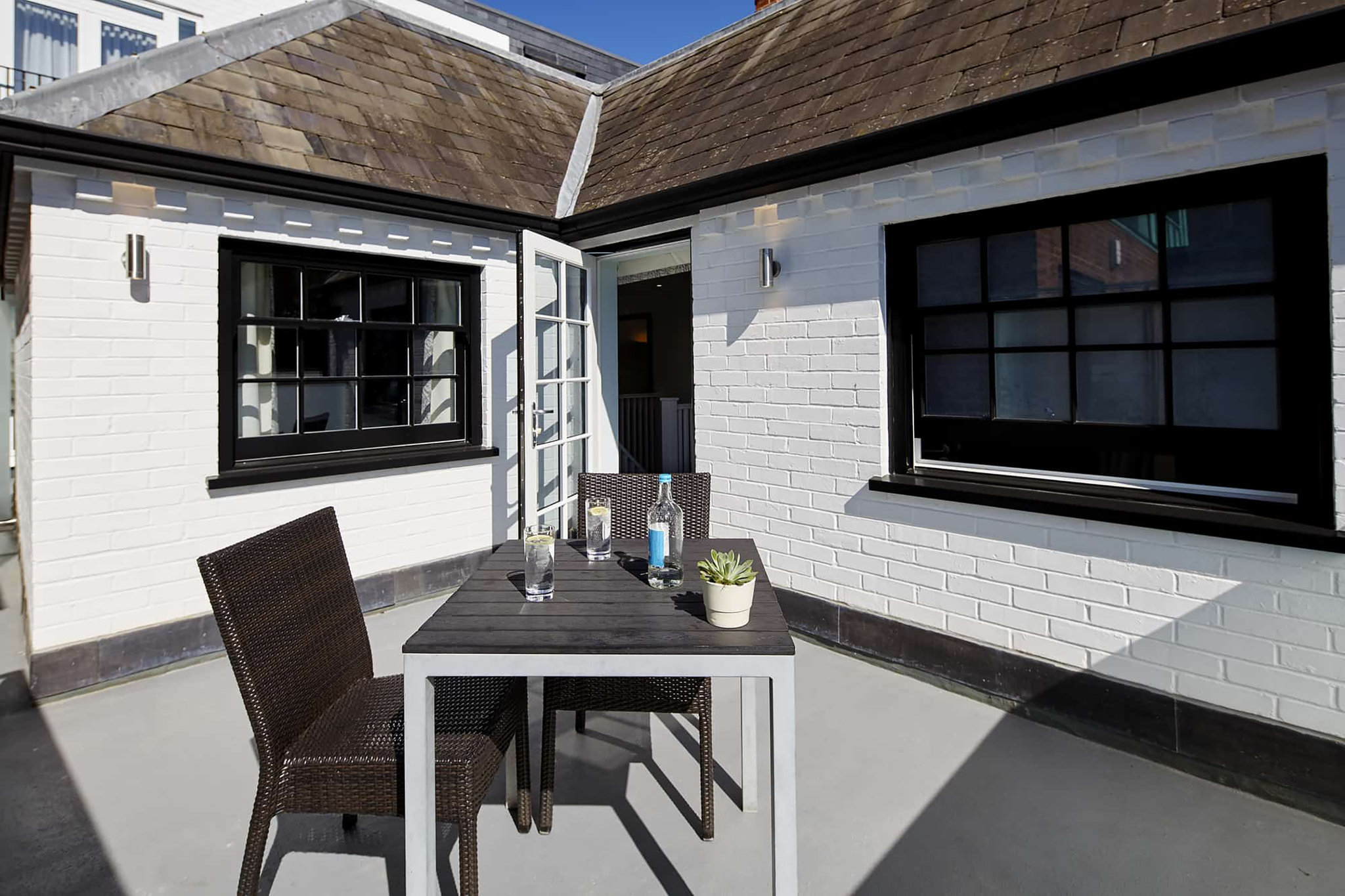 Feature_Room_Sunningdale_Room2_S