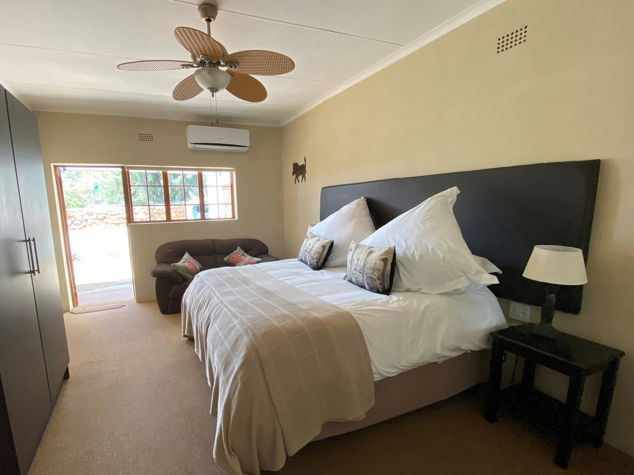 IP3gilMqUmodxo0K2vYwg_Luxury_Family_Room__S