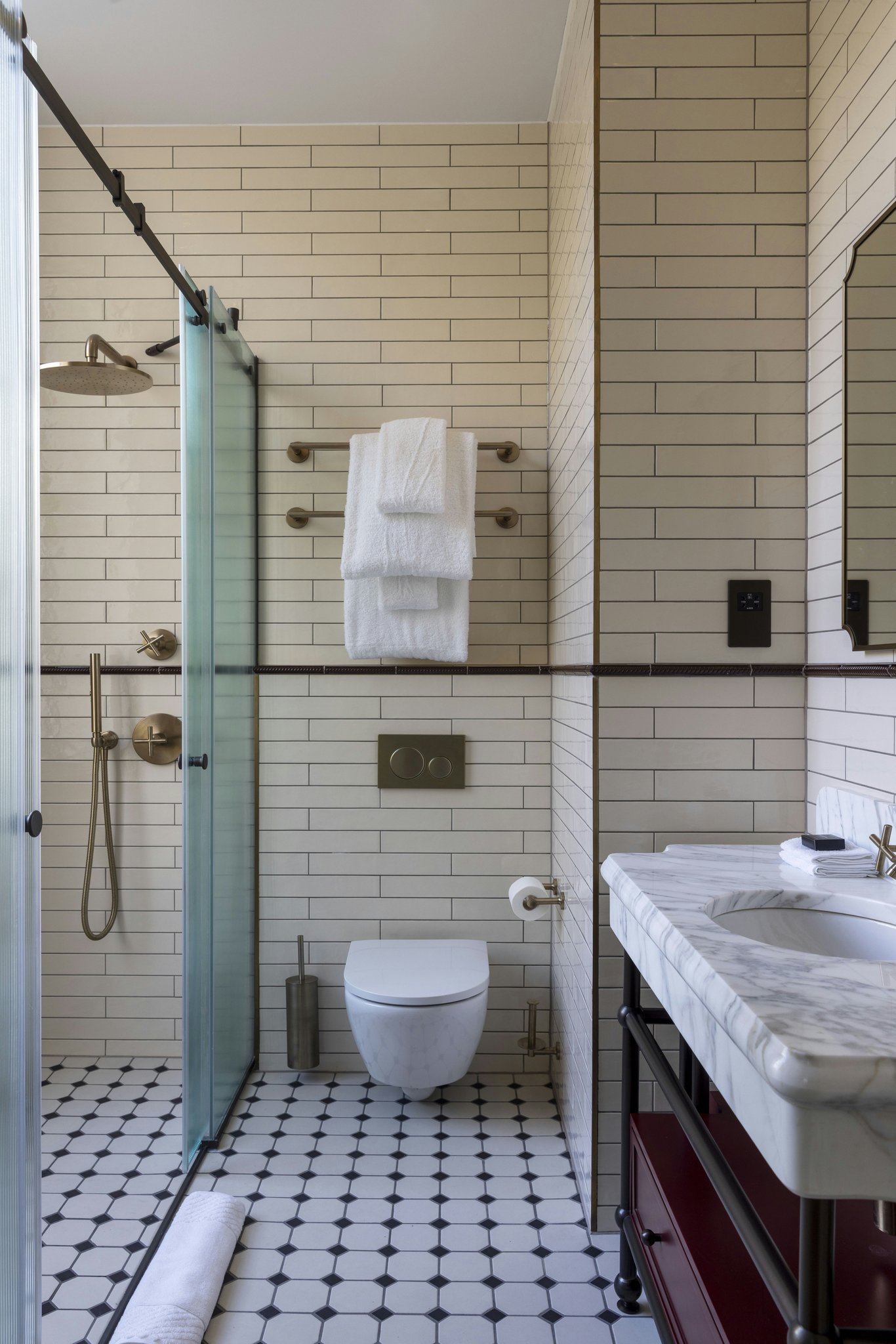 OWZwjsyUNkCPDsuJJAMBA_Bathroom_(2)_S