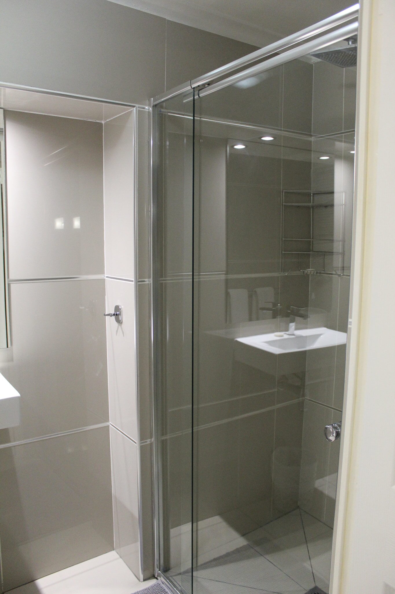 Twin_King_Bathroom_S