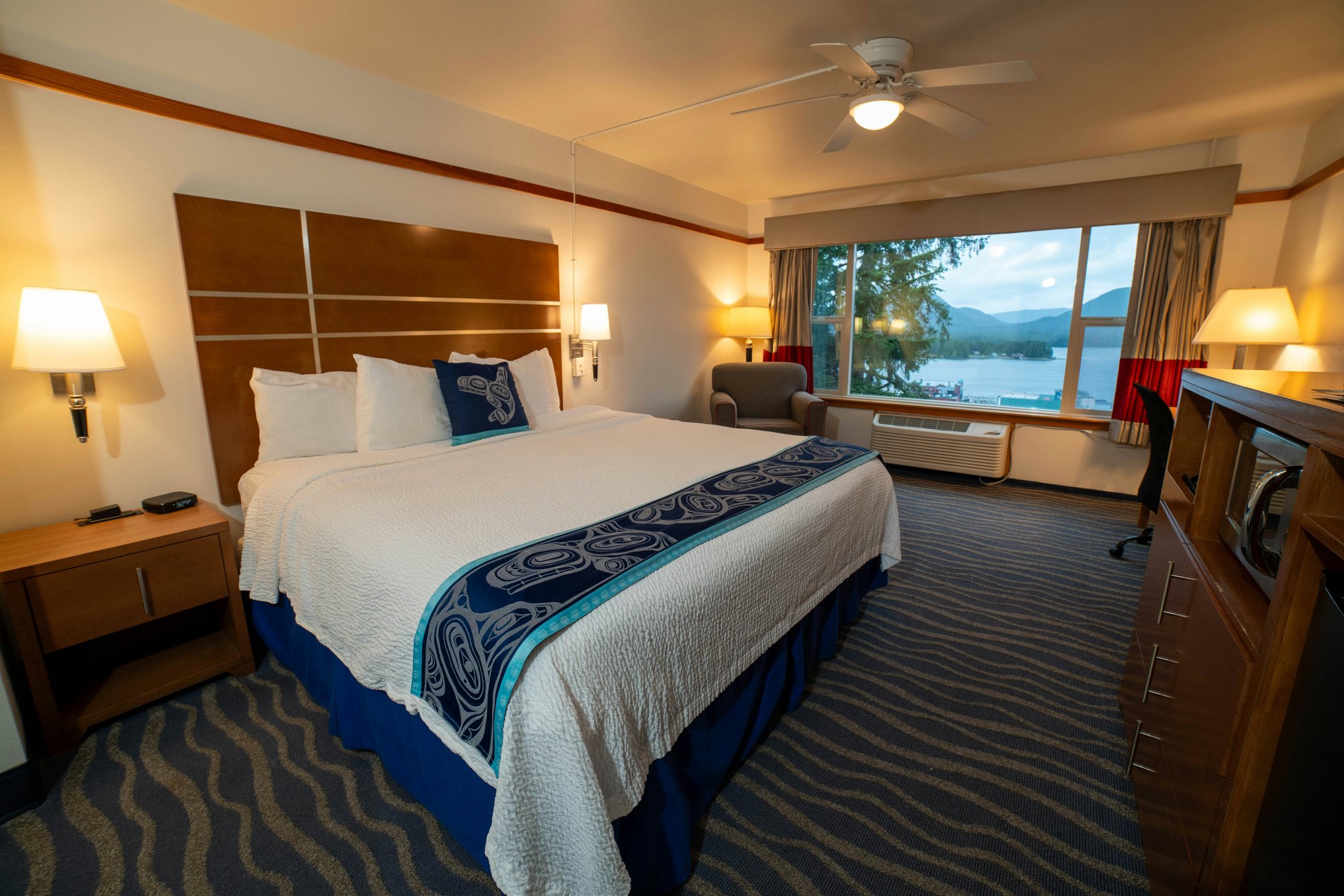ycFJI8hzNUyxU0b7dRWwg_Lodge_Rooms_King_Bed-7405804_S