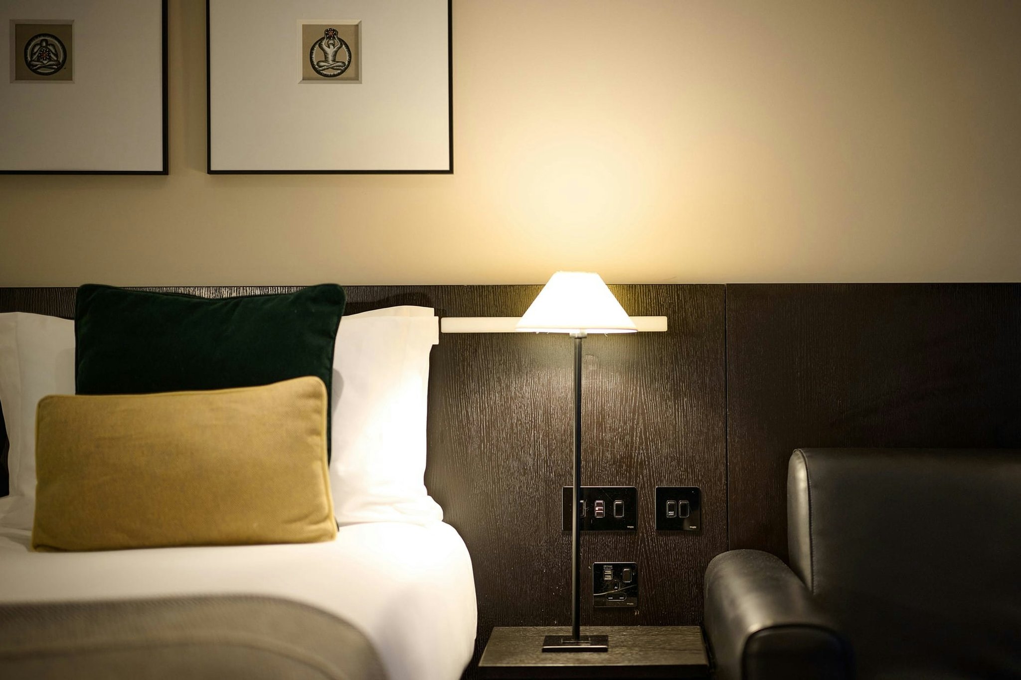 YaWPhapsECxoLudDPF3A_The_Resident_Soho_-_Bedroom_Detail_3_S