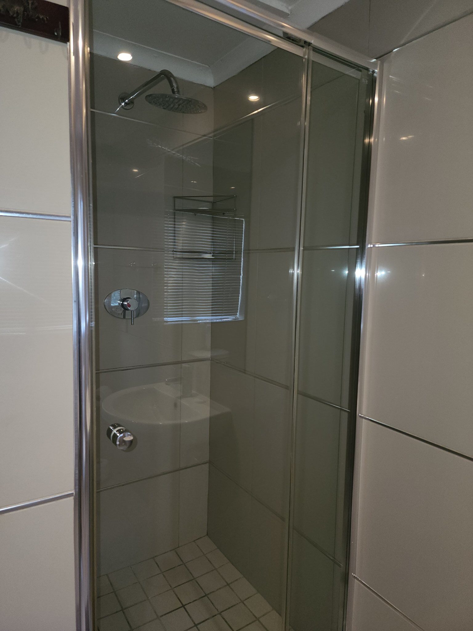 Family_Room_Bathroom3_S