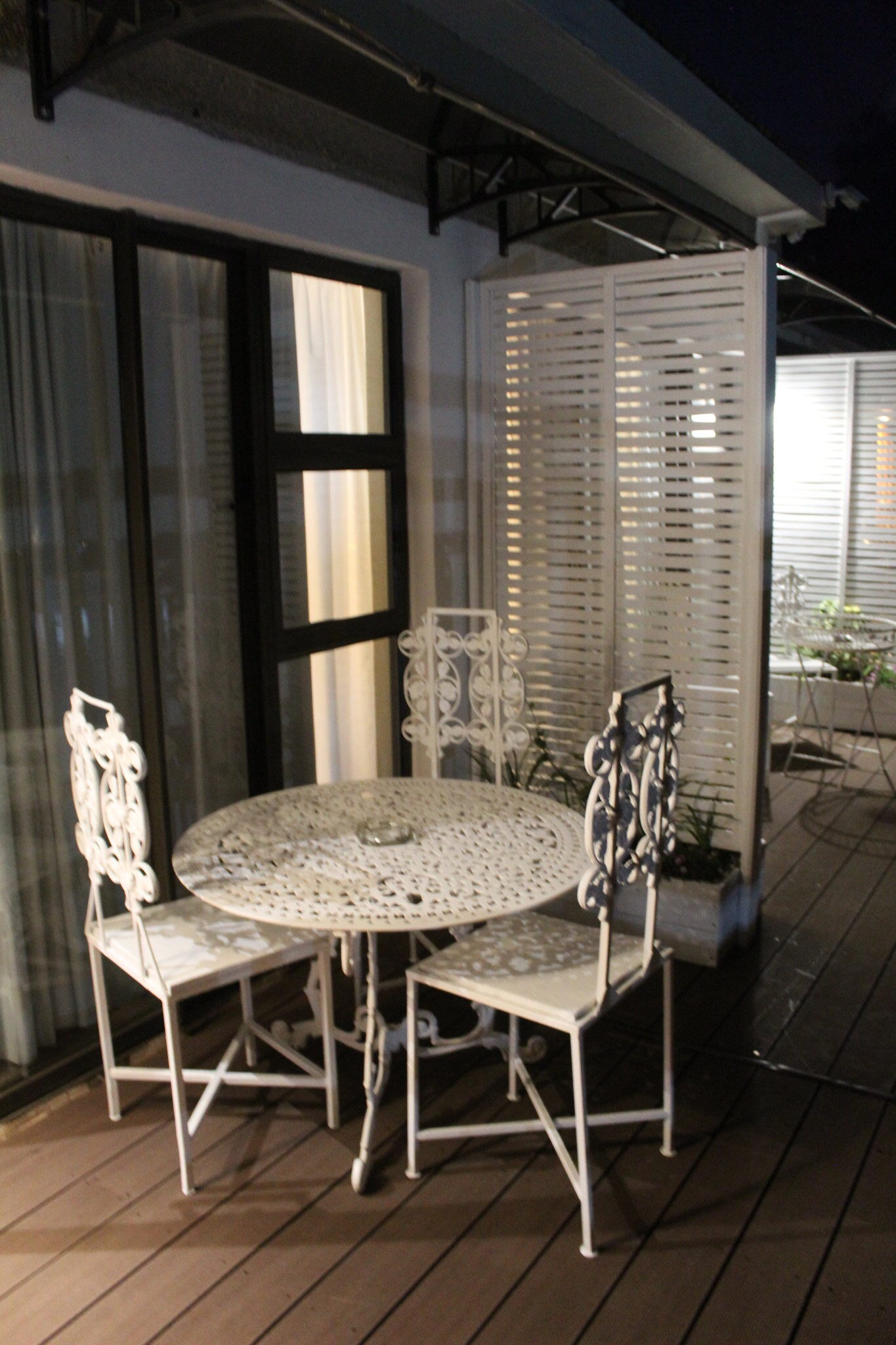 Family_Room_Outdoor_Seating2_S