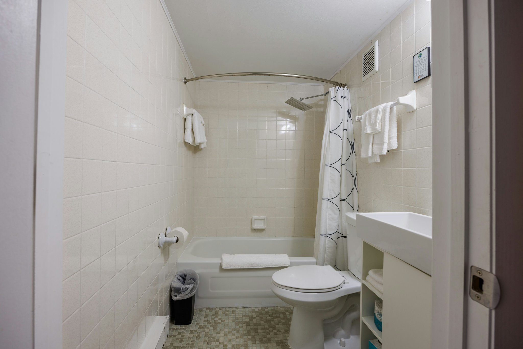 Mbyr9yH1m0CB80B85coV1w_Standard_Double_Room_4_S
