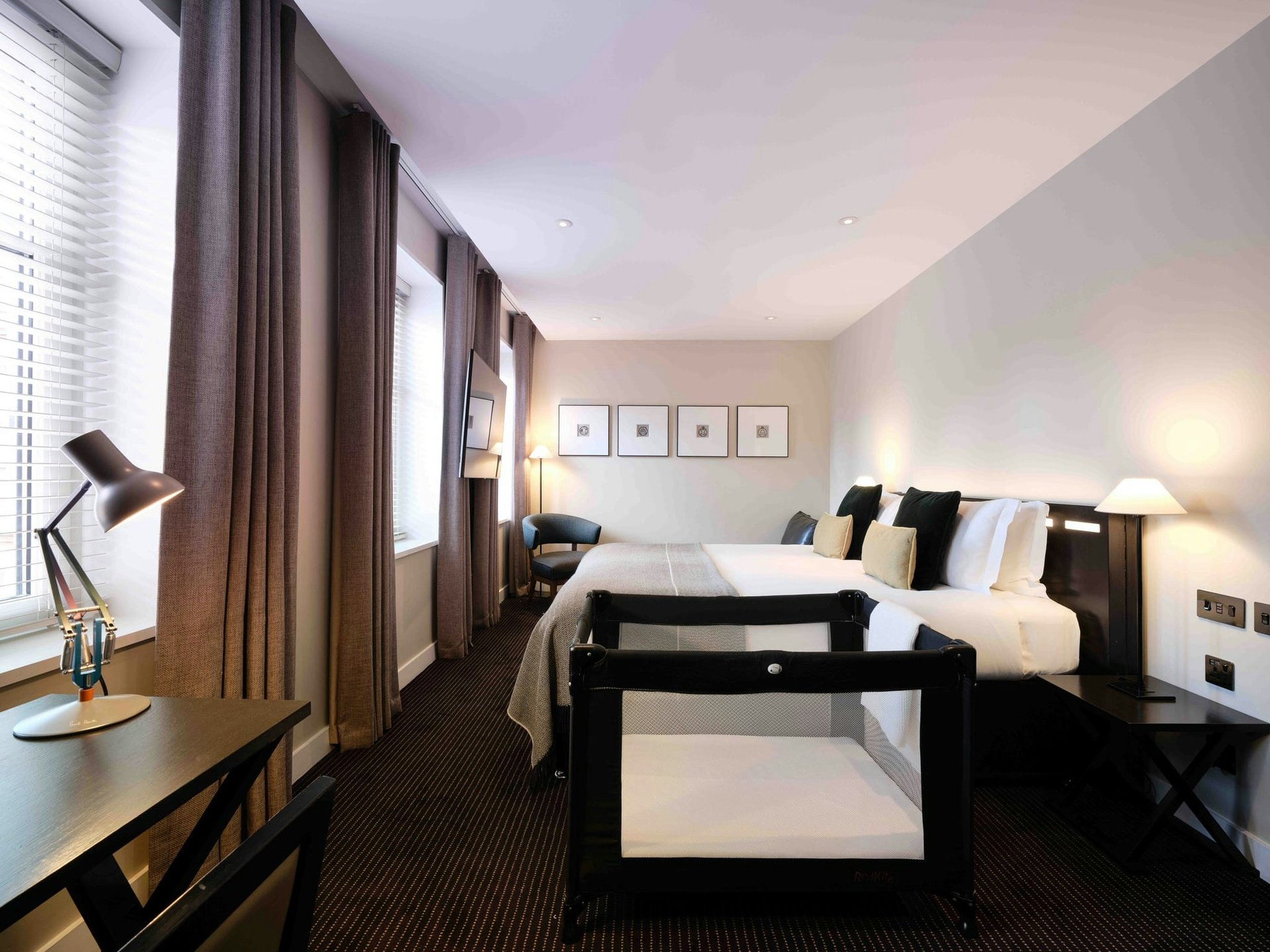 pGC64msQkSKgESopMUGAA_The_Resident_Soho_-The_Premium_King_S